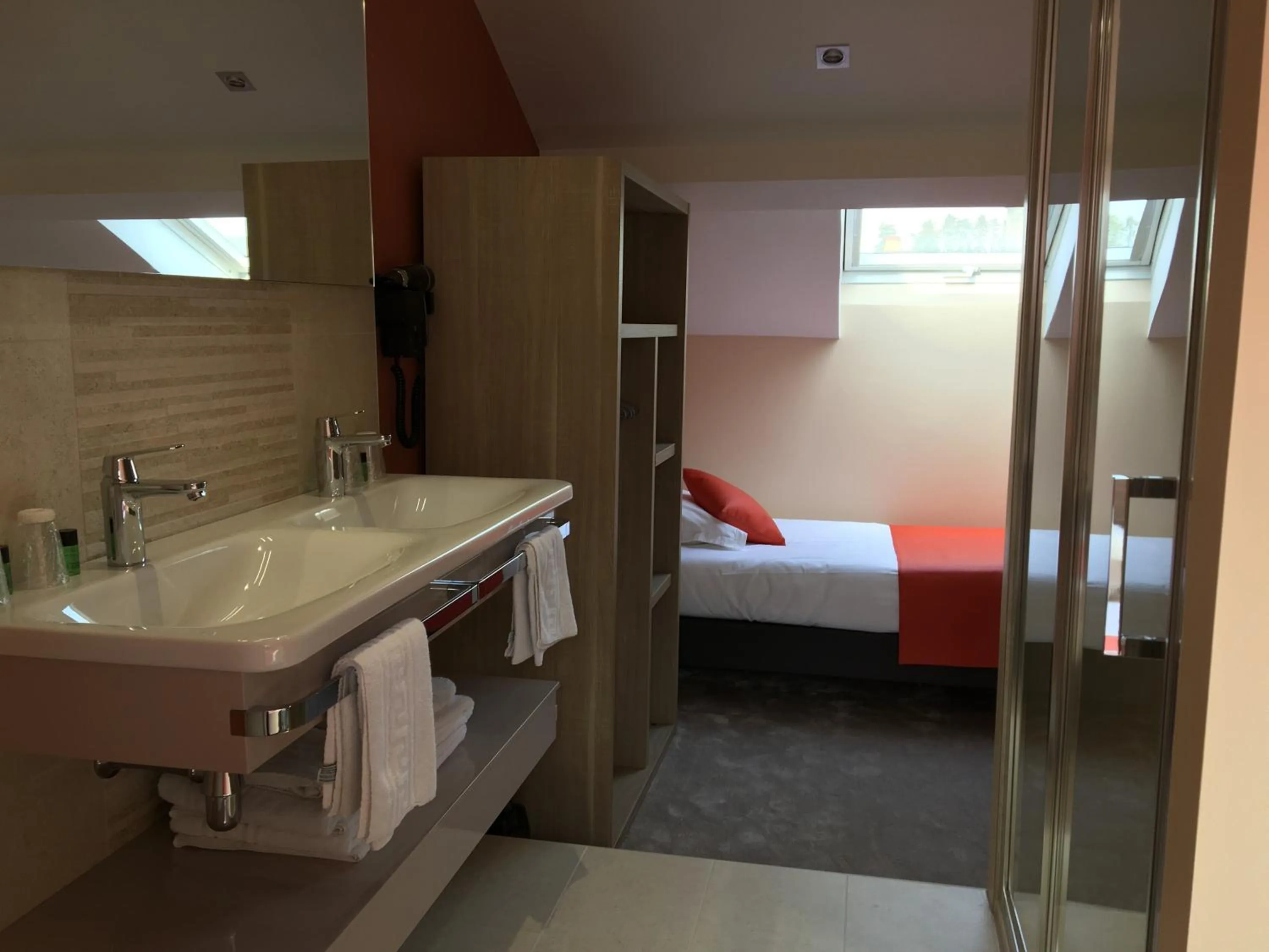 Bed in Hotel-Restaurant St-Christophe