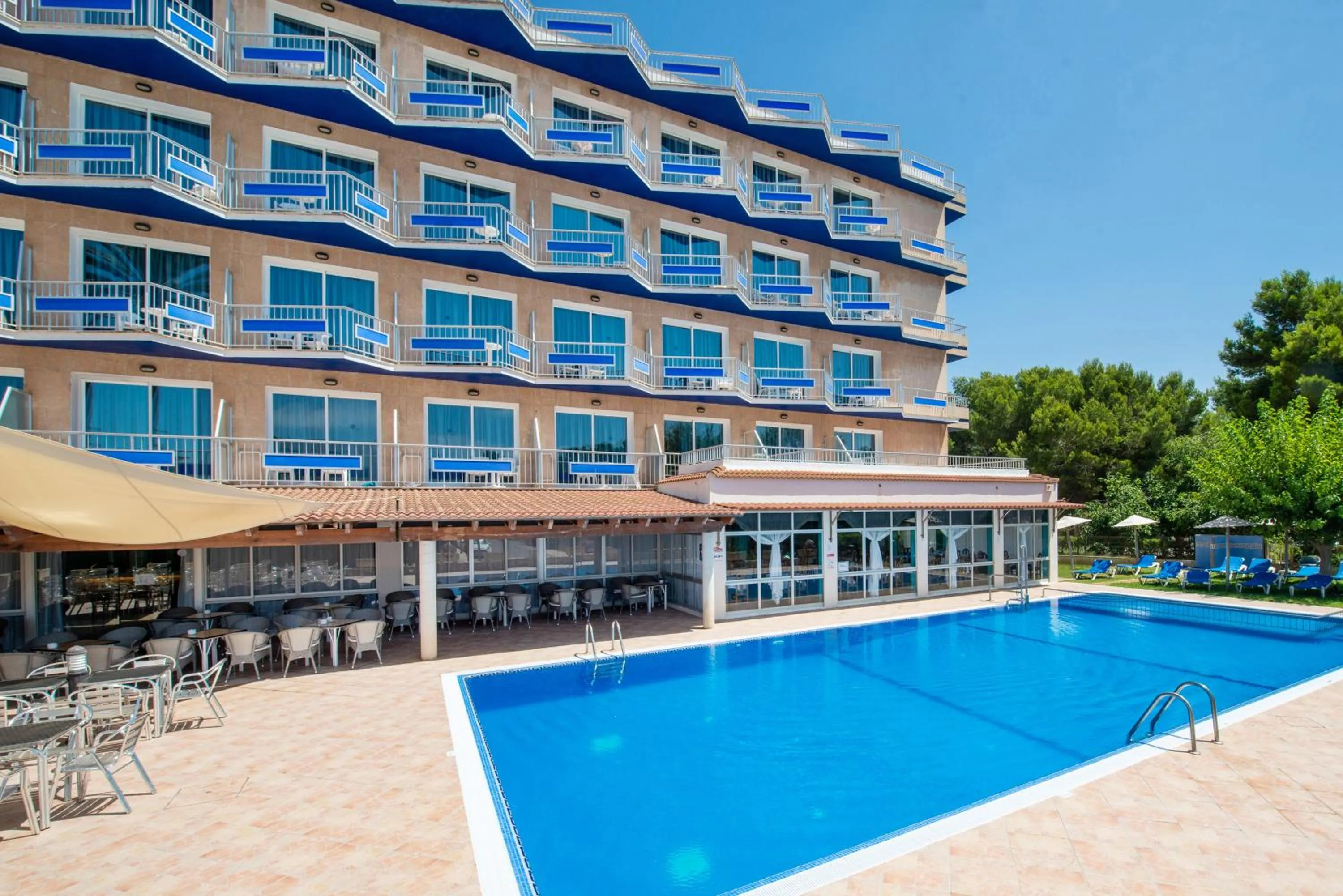 Pool view in NURA Boreal