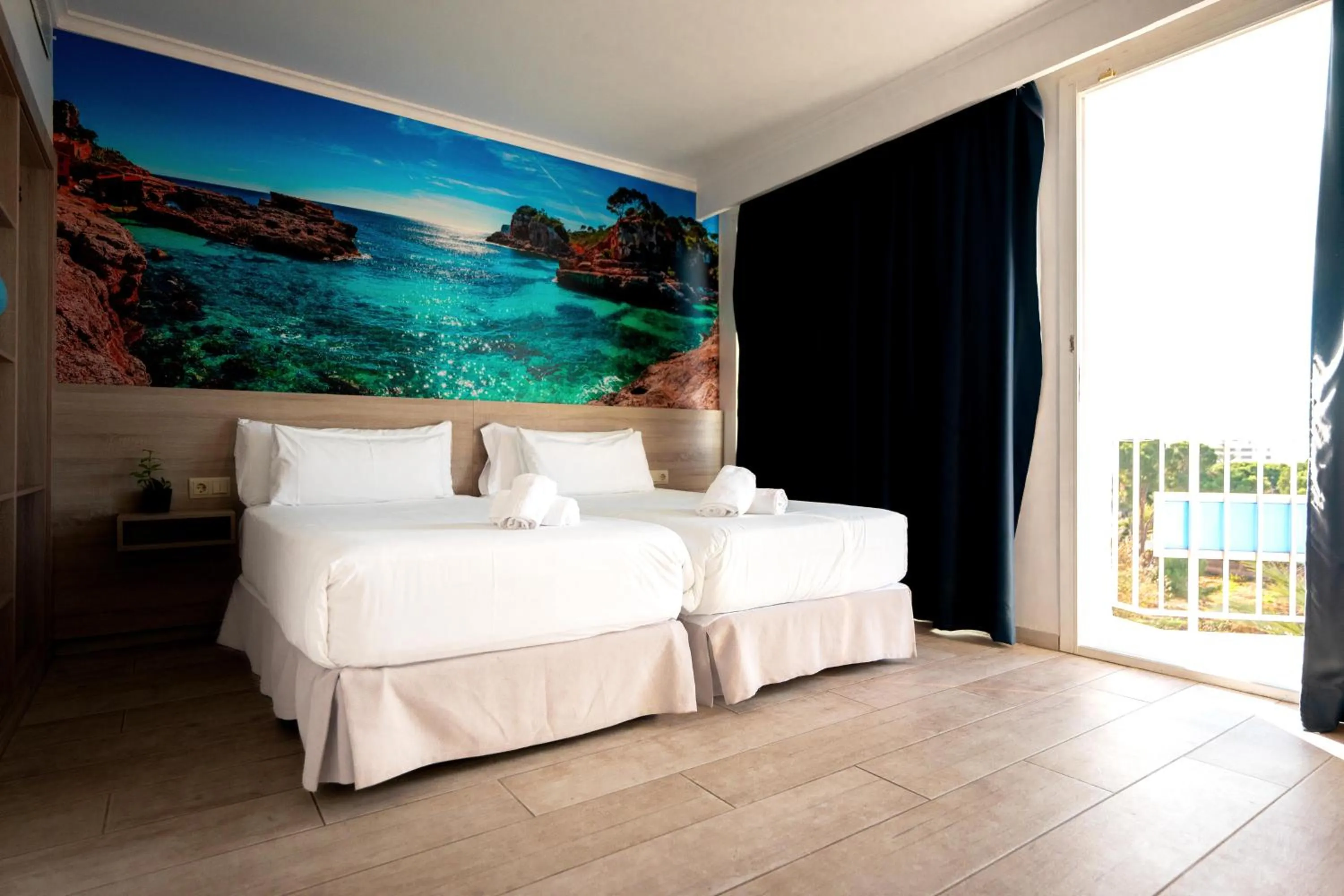 Photo of the whole room, Bed in NURA Boreal