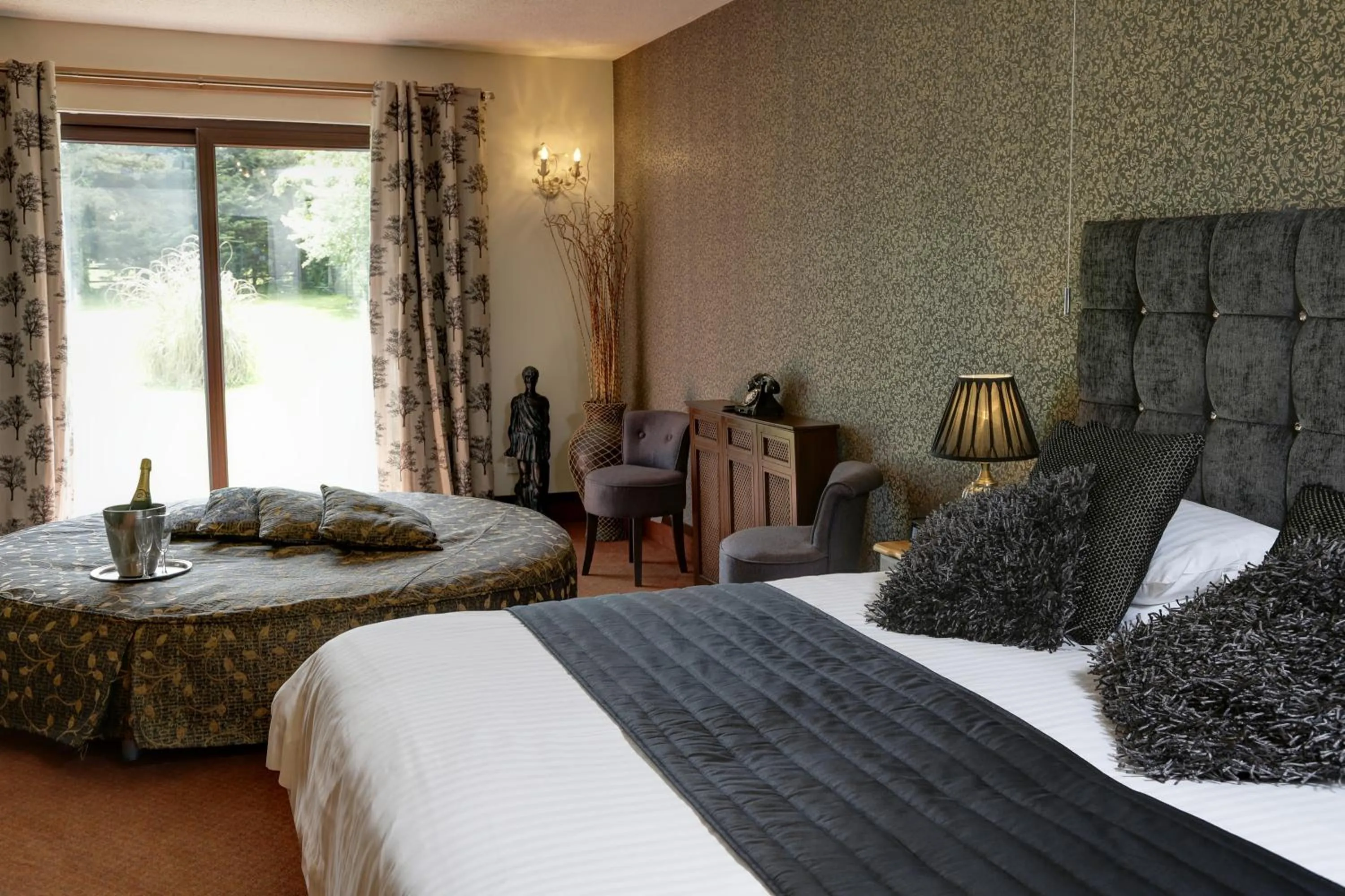 Bedroom, Bed in Best Western Compass Inn