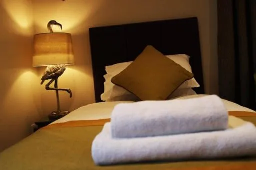 Bed in Best Western Compass Inn