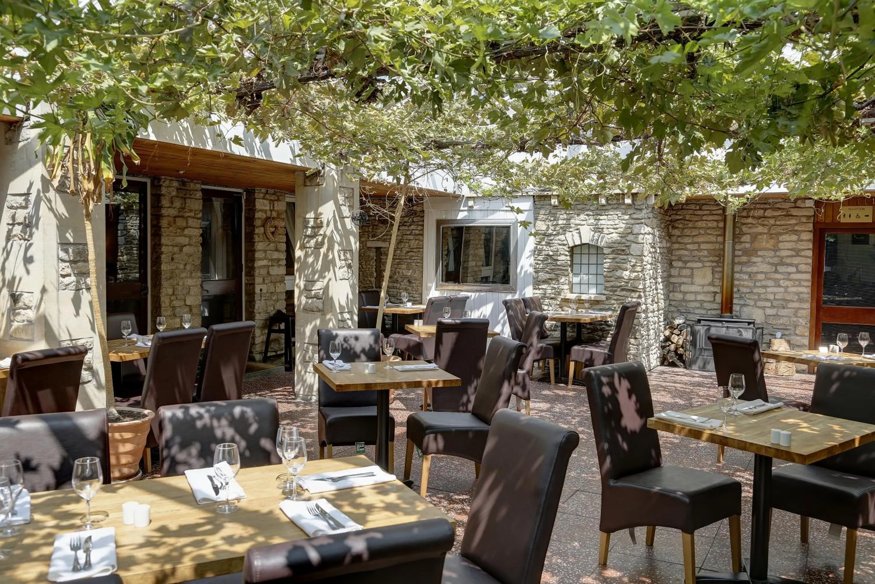 Restaurant/places to eat in Best Western Compass Inn