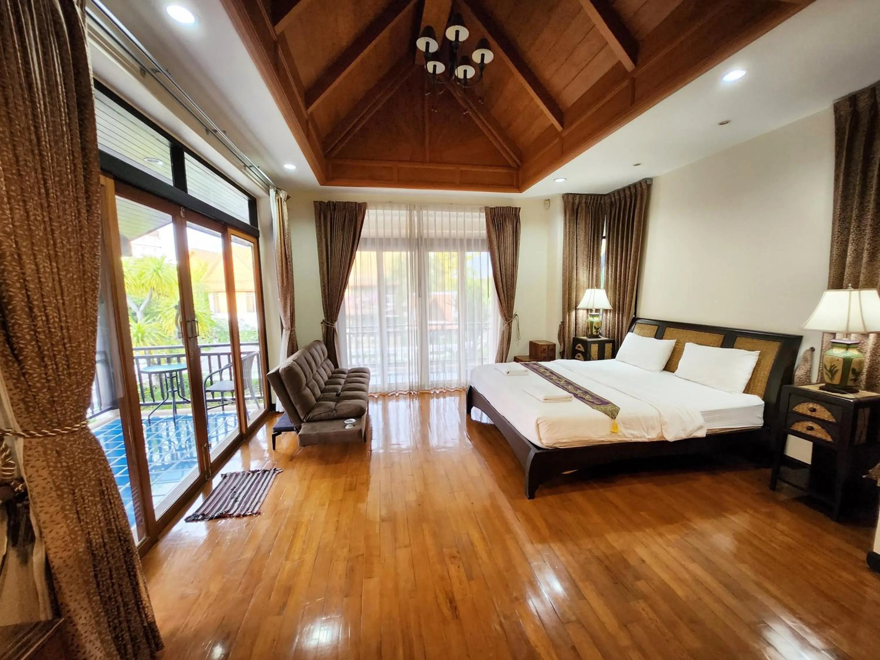 Bedroom, Bed in ปุณณภา พูล วิลล่า พัทยา Punnapha Pool Villa Pattaya