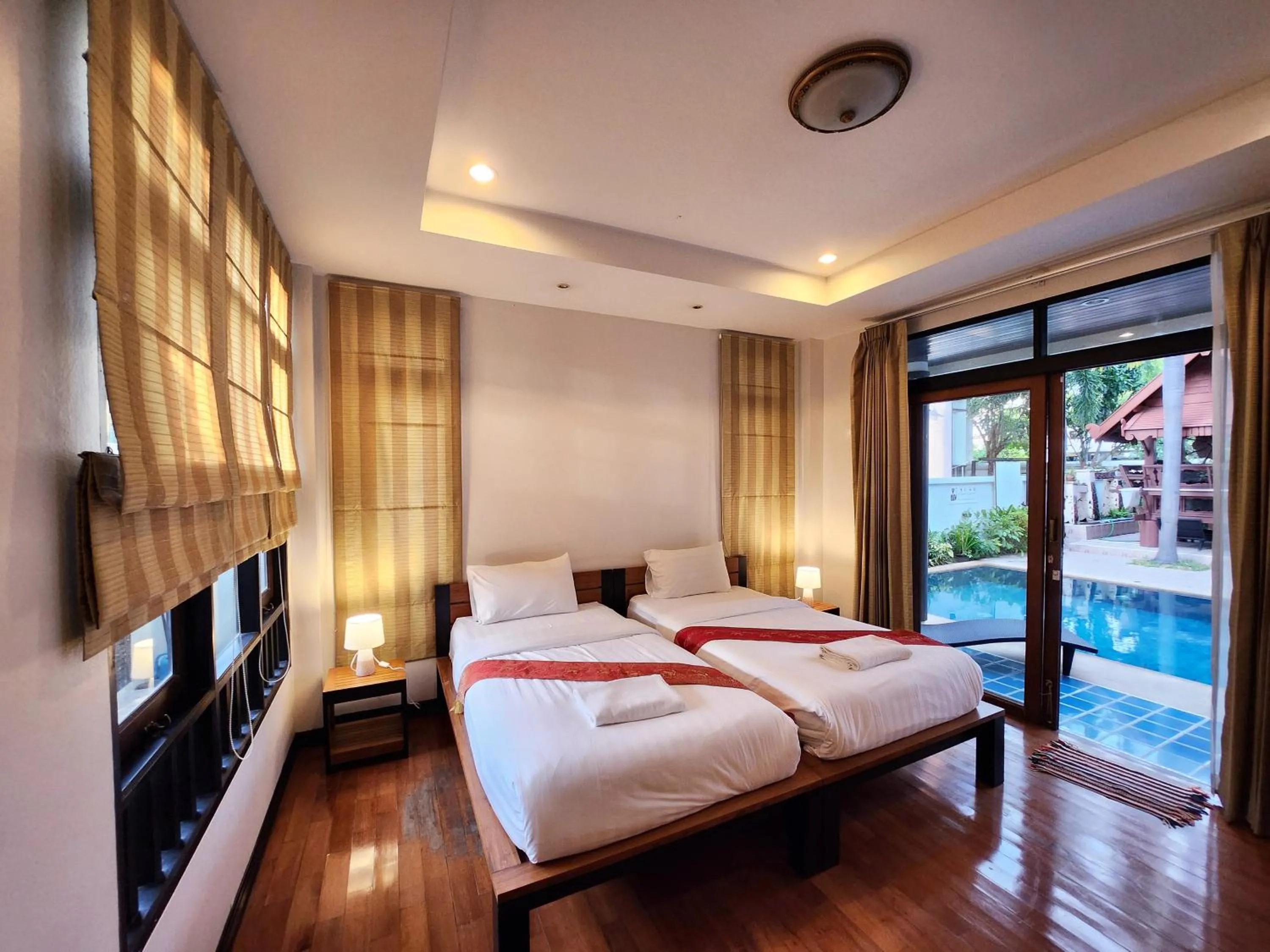 Bedroom, Bed in ปุณณภา พูล วิลล่า พัทยา Punnapha Pool Villa Pattaya