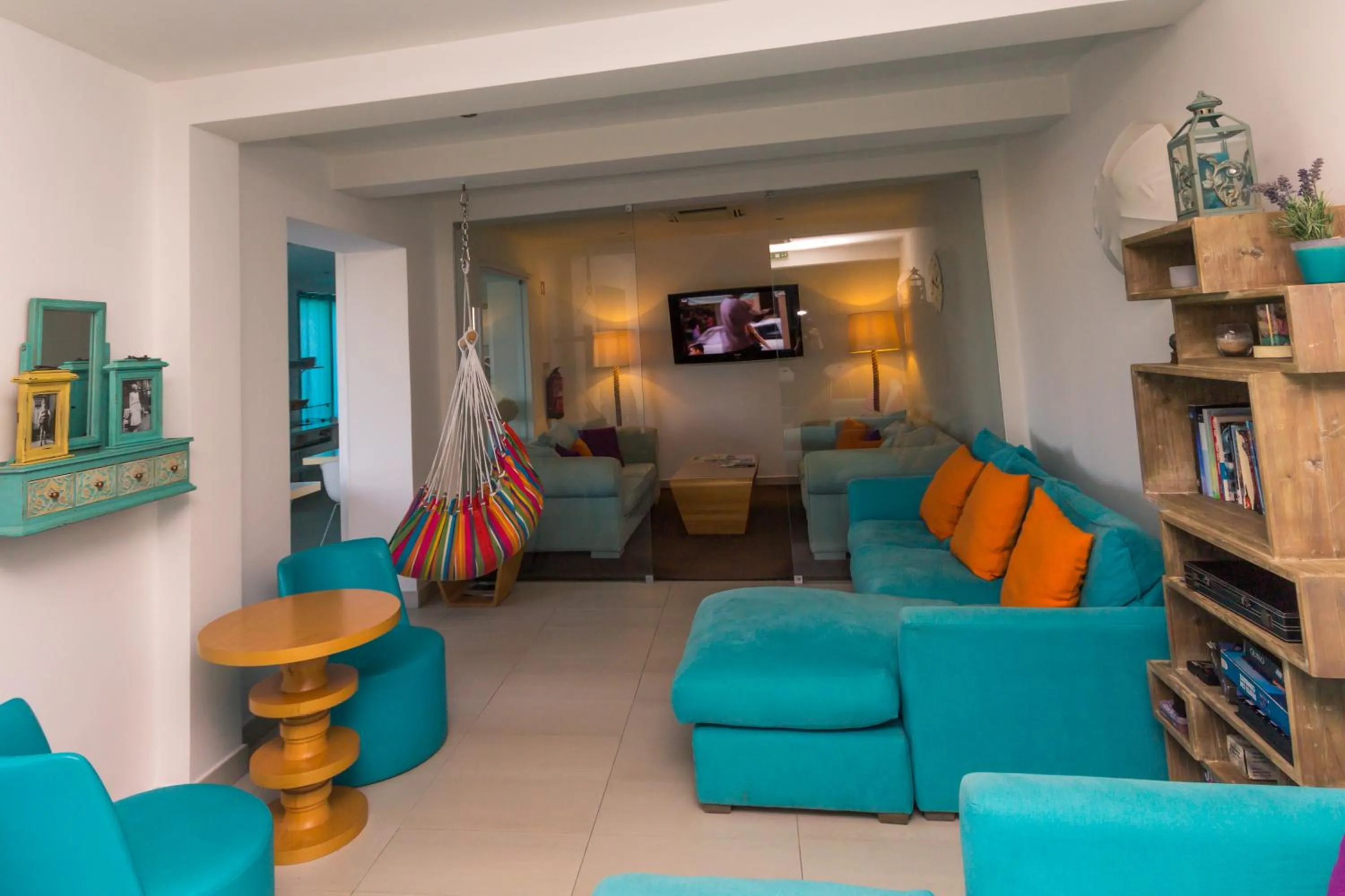 Communal lounge/ TV room in Mareta View - Boutique Bed & Breakfast