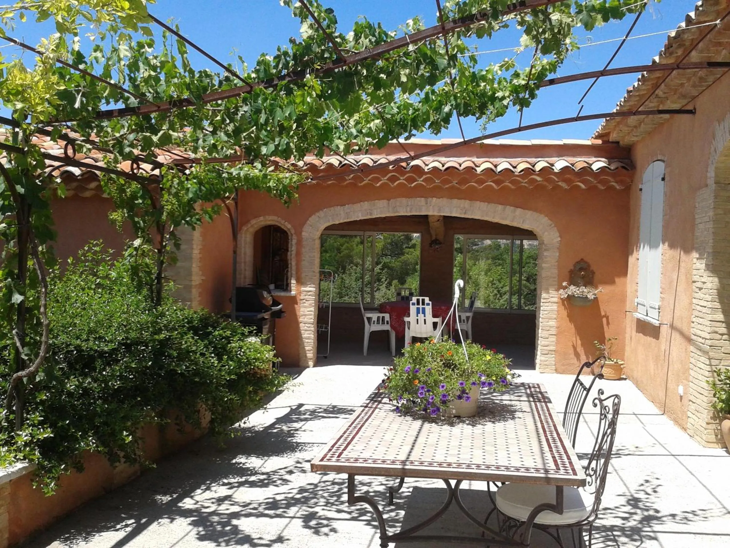Property building in Les Jardins de l'Ermitage