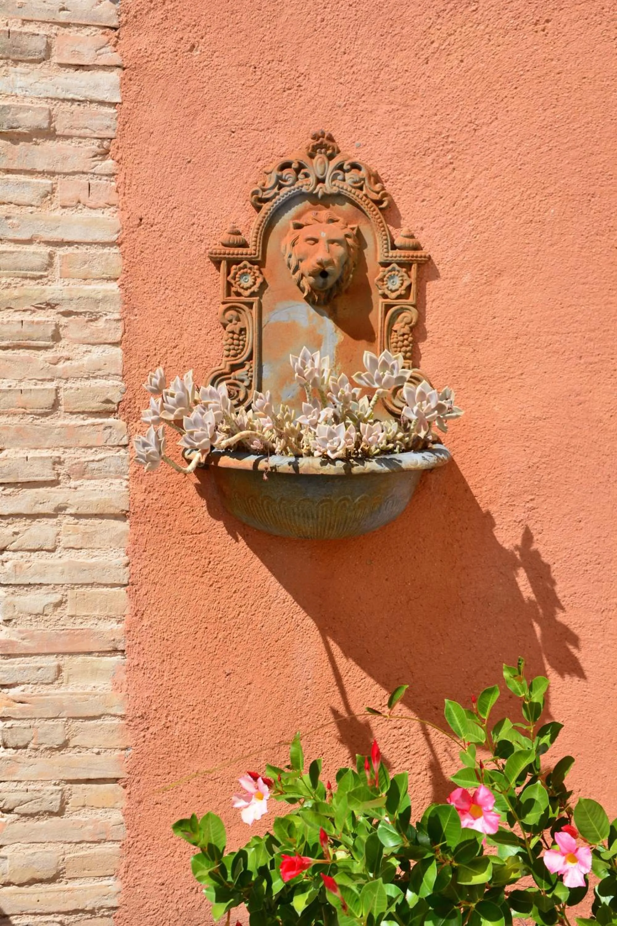 Facade/entrance in Les Jardins de l'Ermitage