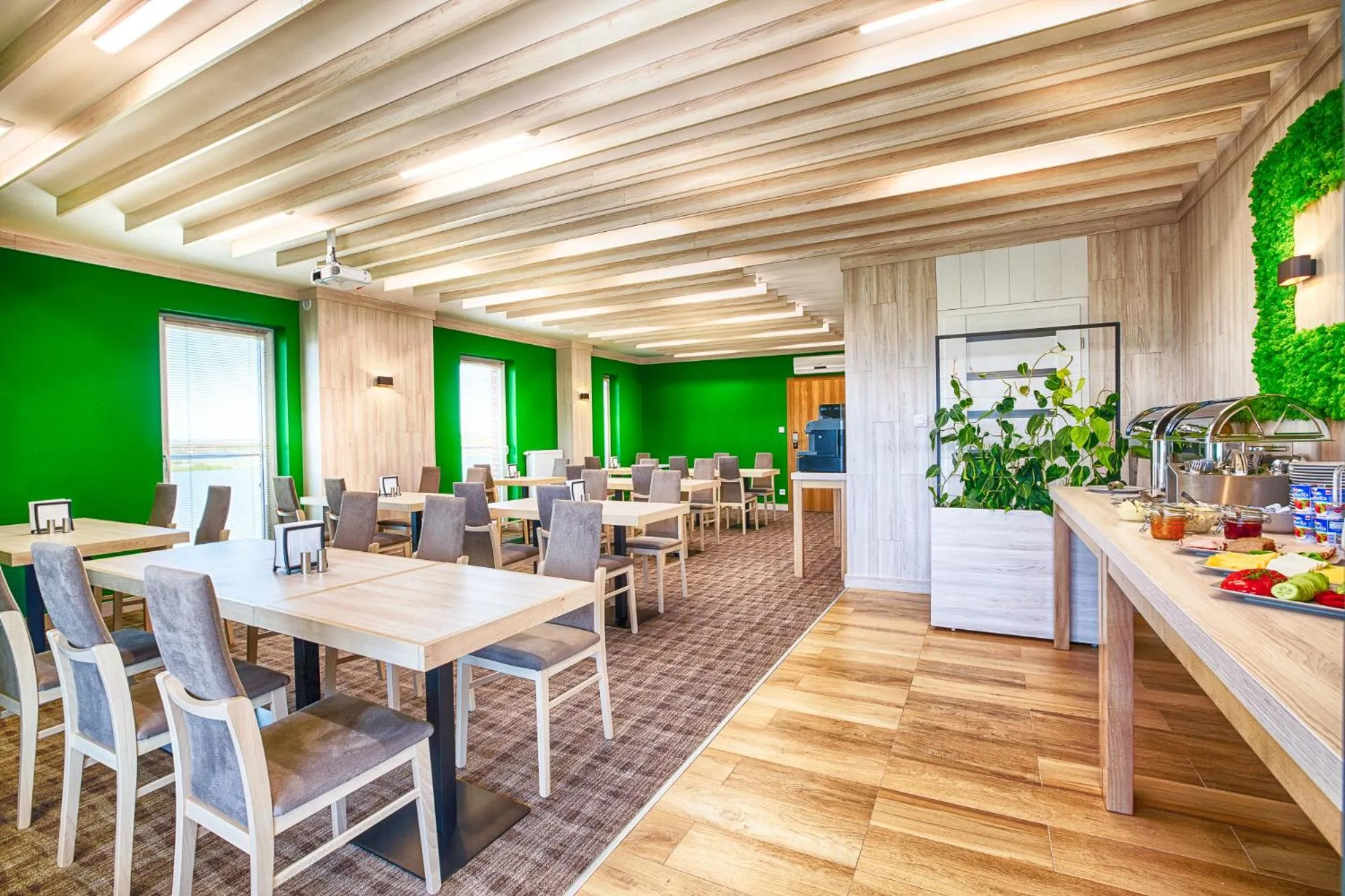 Restaurant/places to eat in SOLAVO HOME&TRAVEL