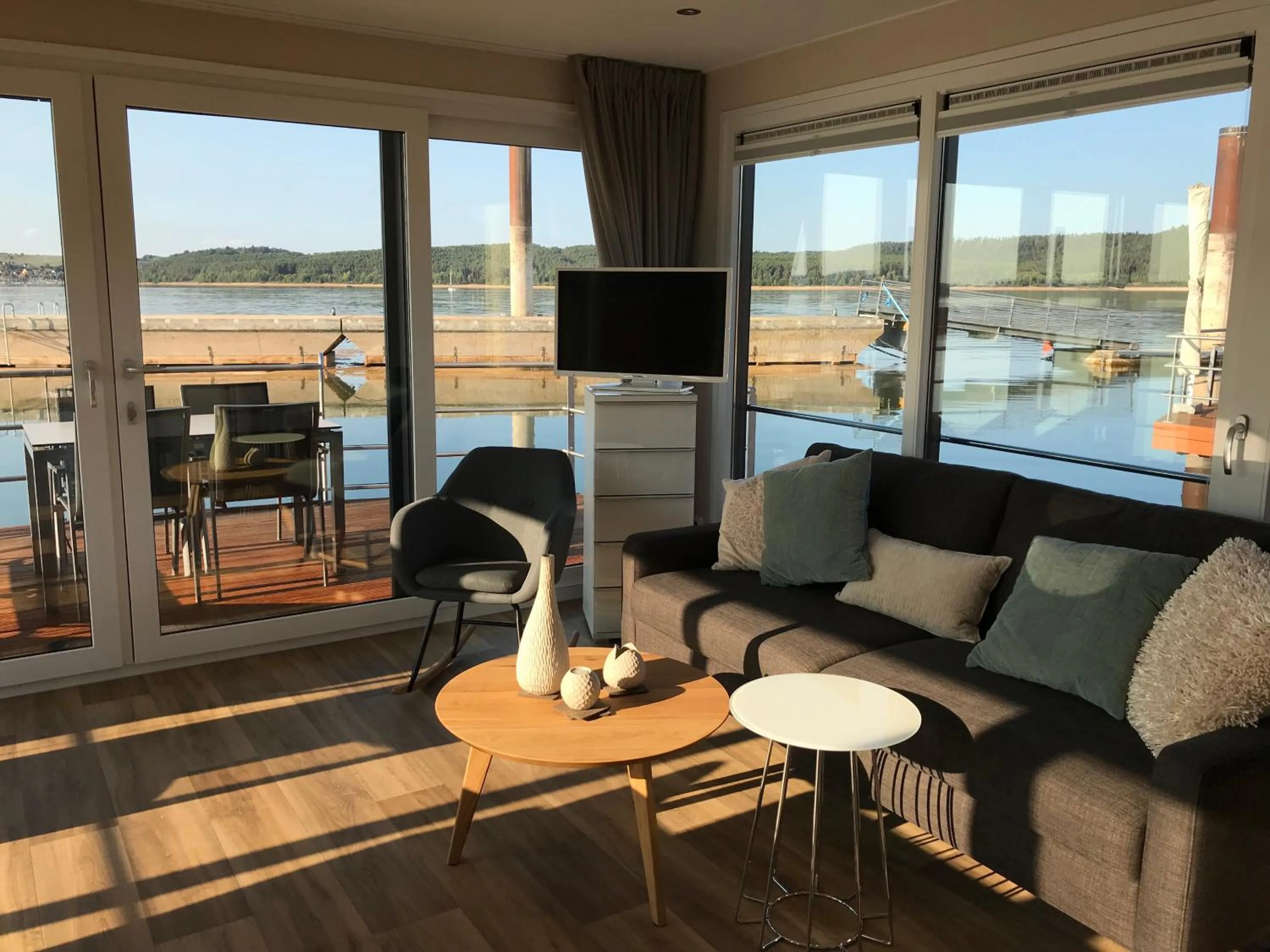 Photo of the whole room in Floating Village Brombachsee