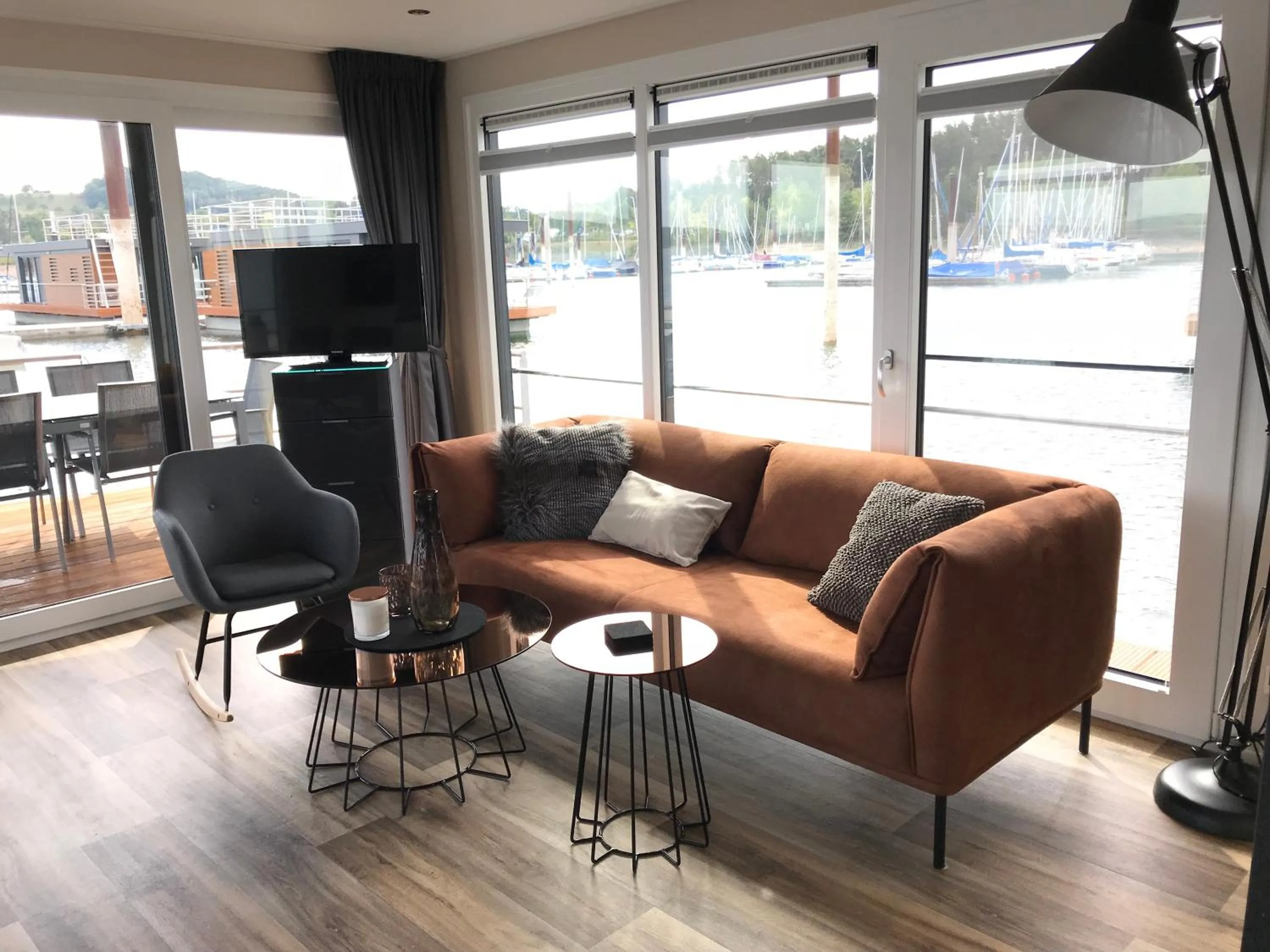 Photo of the whole room in Floating Village Brombachsee