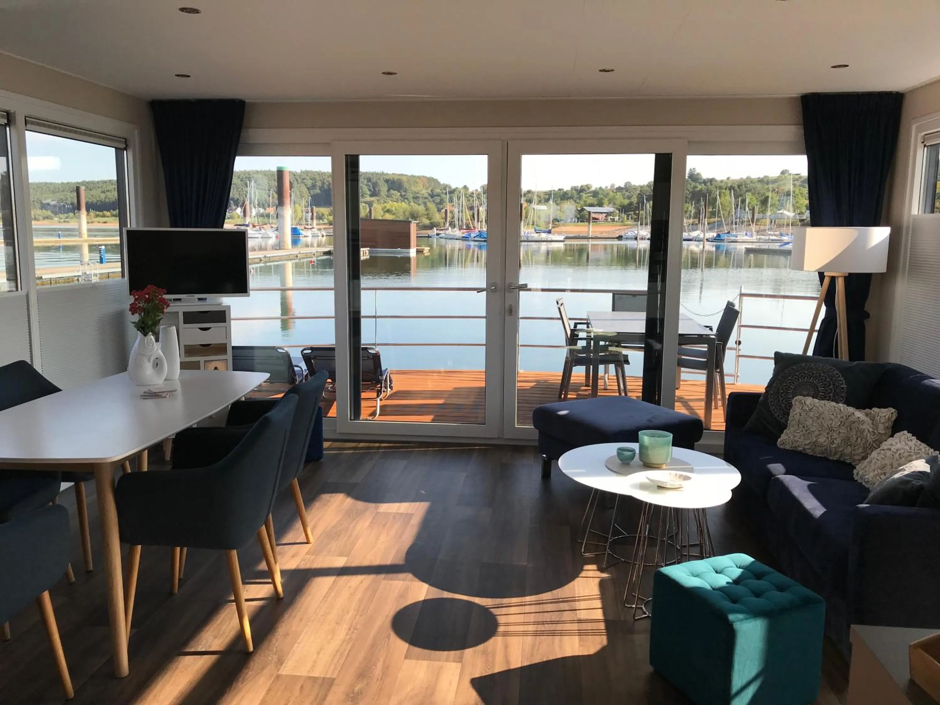 Photo of the whole room in Floating Village Brombachsee