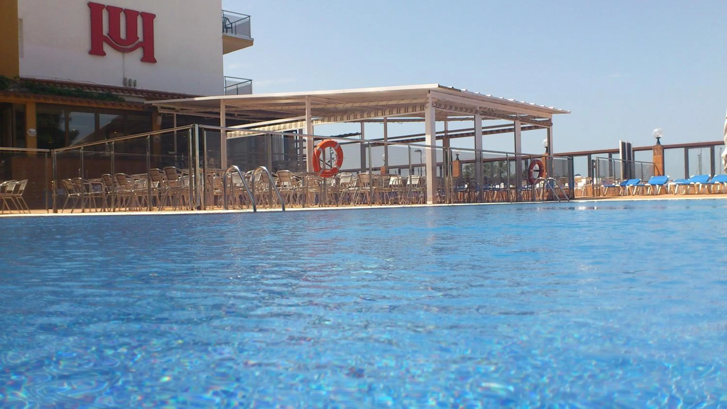 Swimming pool in Hotel Univers