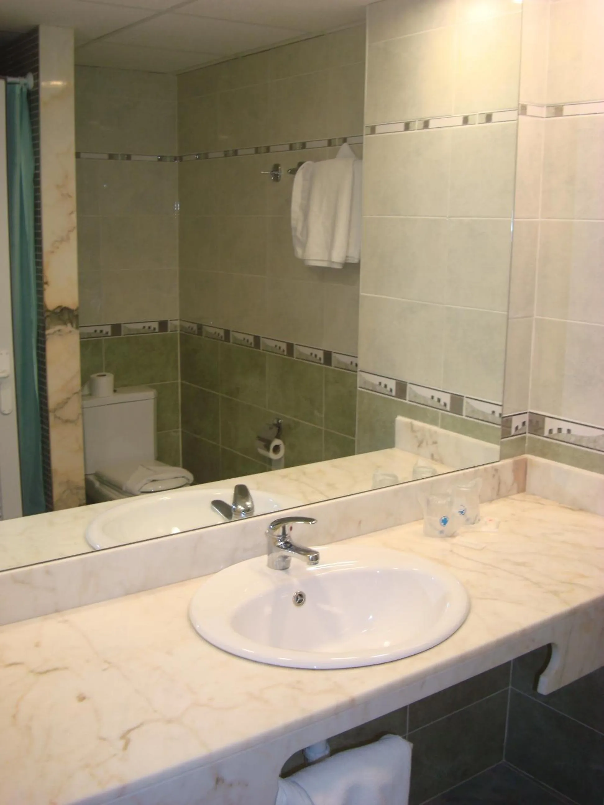 Bathroom in Hotel Univers