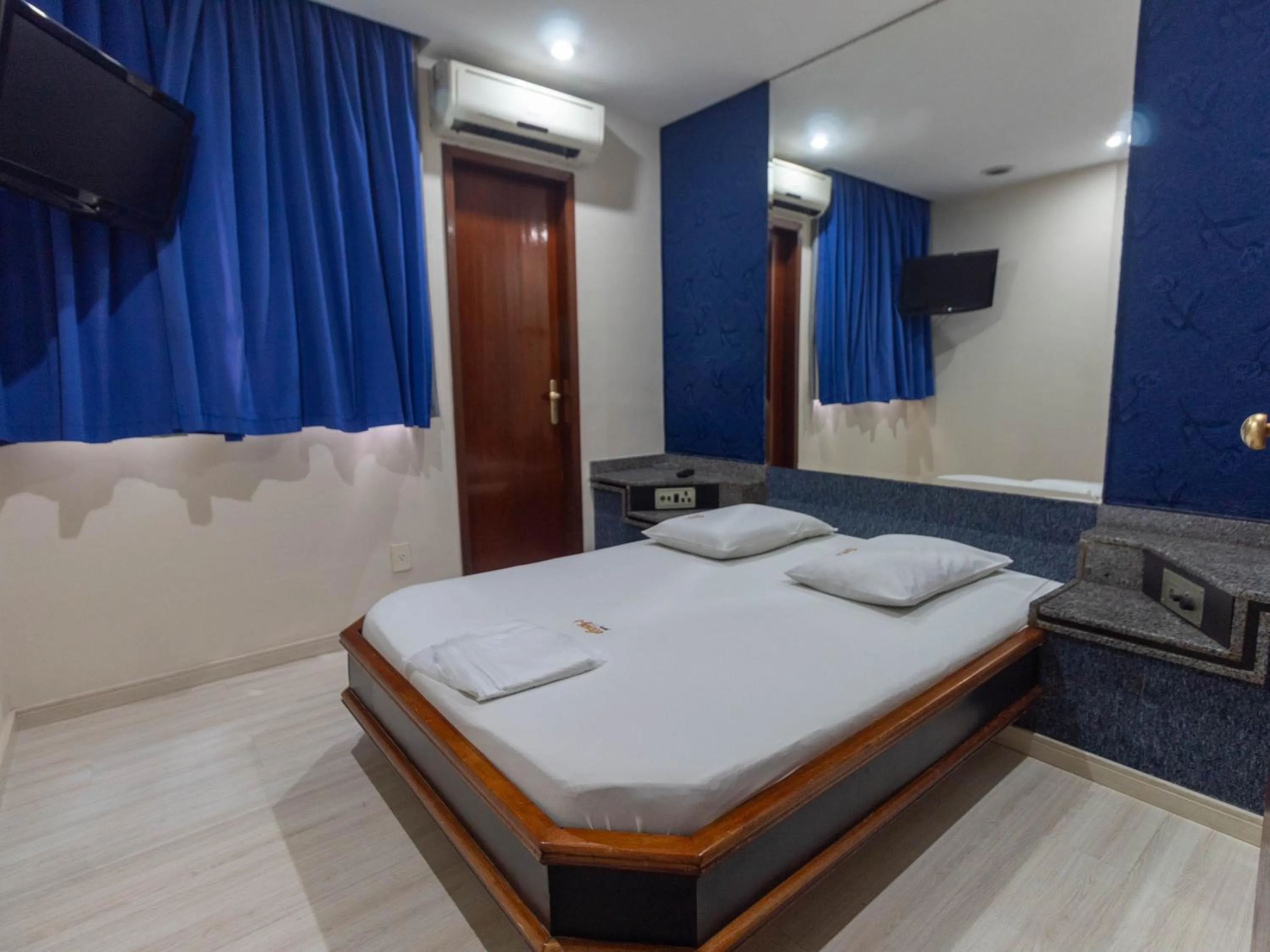 Photo of the whole room, Bed in Hotel Malaga (Adult Only)