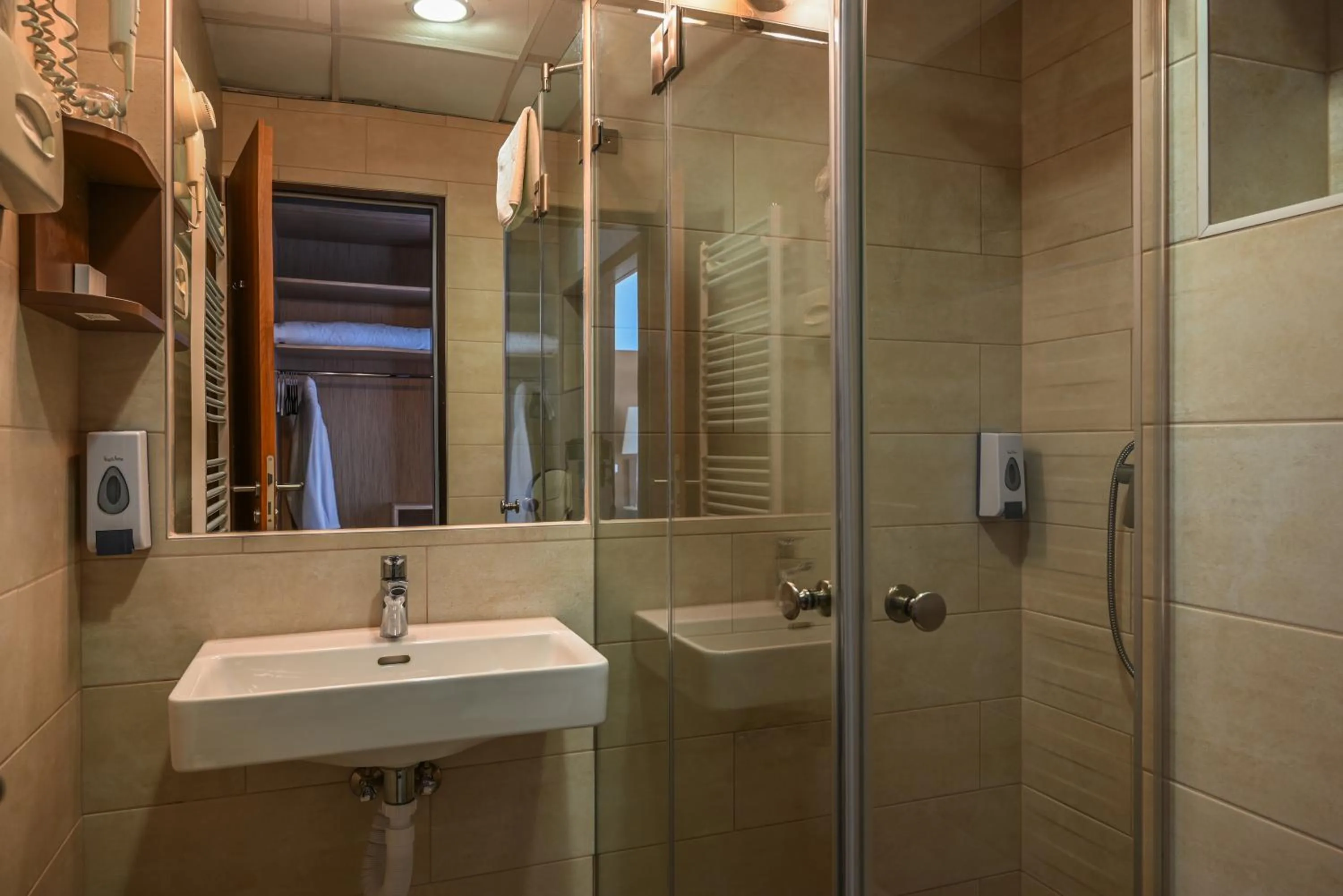 Shower in Hotel Opal Superior - Adults Only