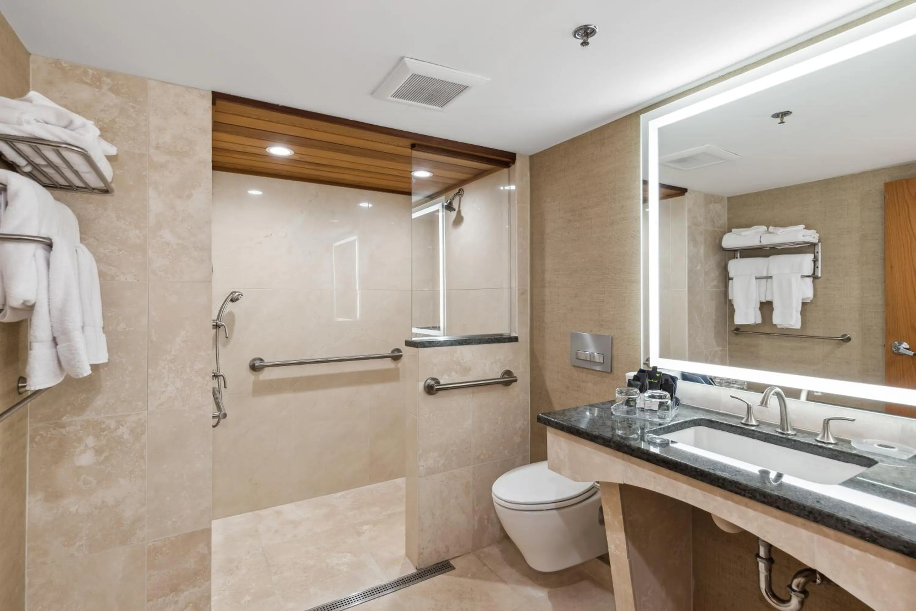 Shower in Golden Arrow Lakeside Resort