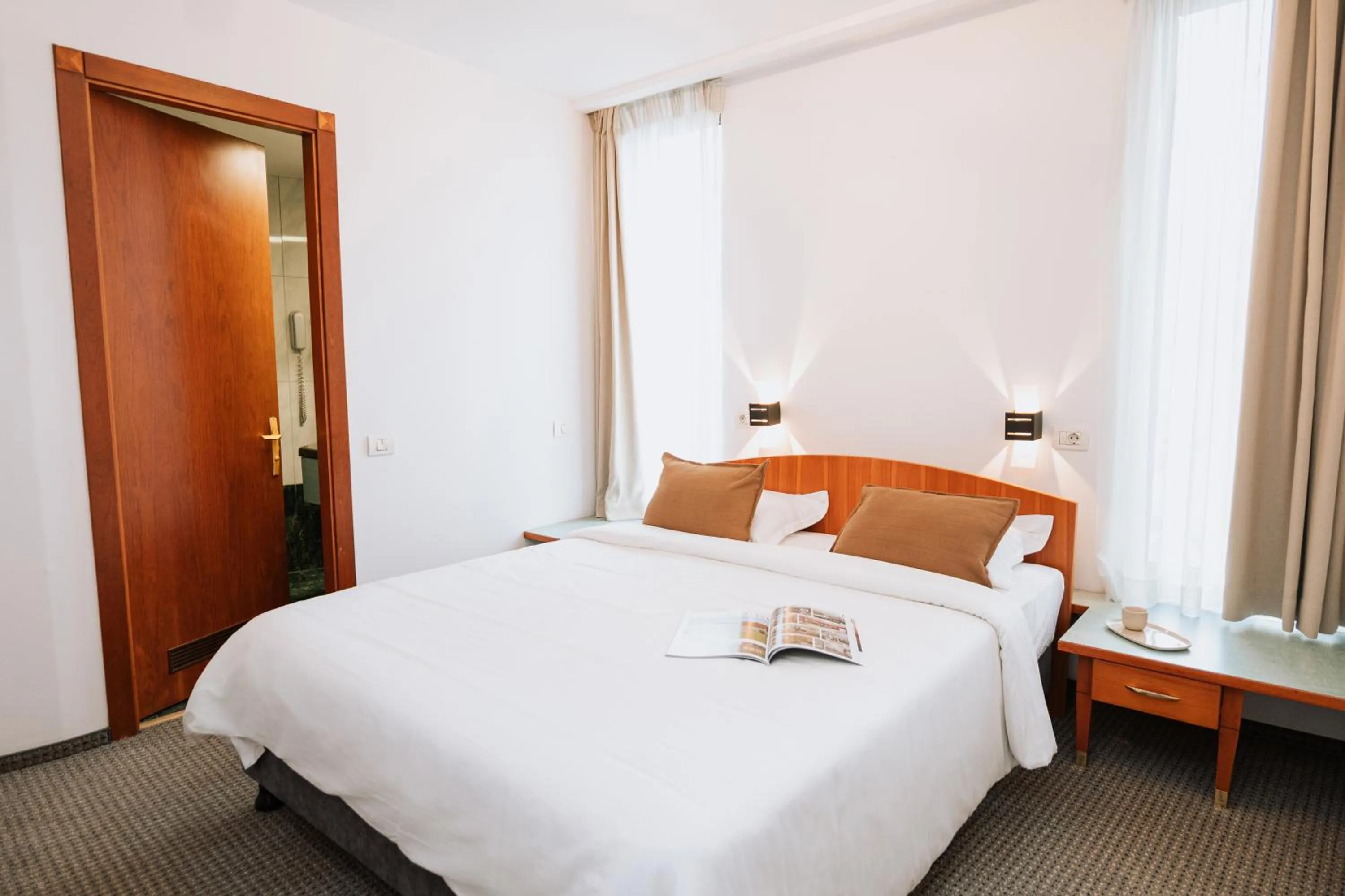 Bedroom, Bed in Hotel Duke Romana City Center