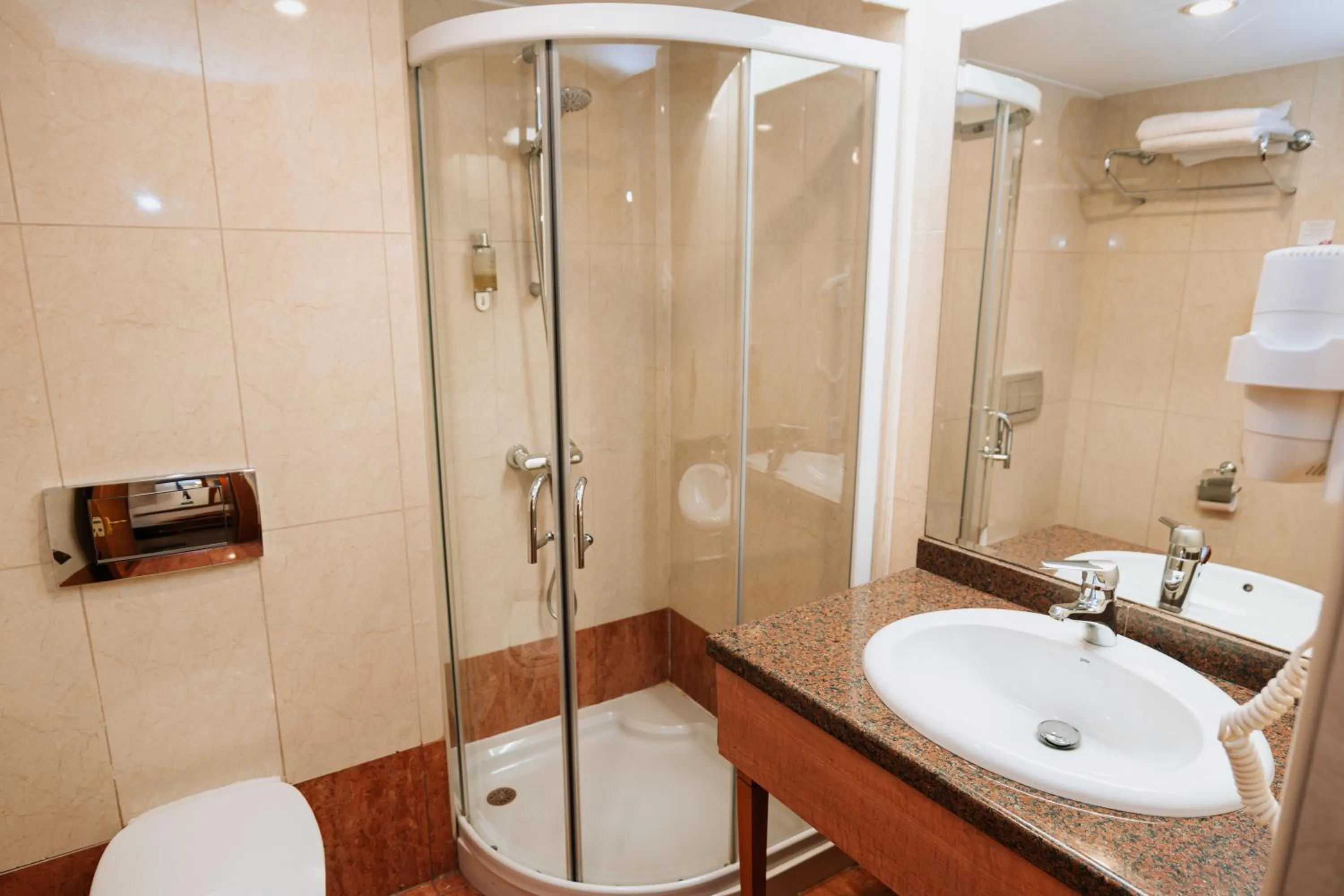 Bathroom in Hotel Duke Romana City Center