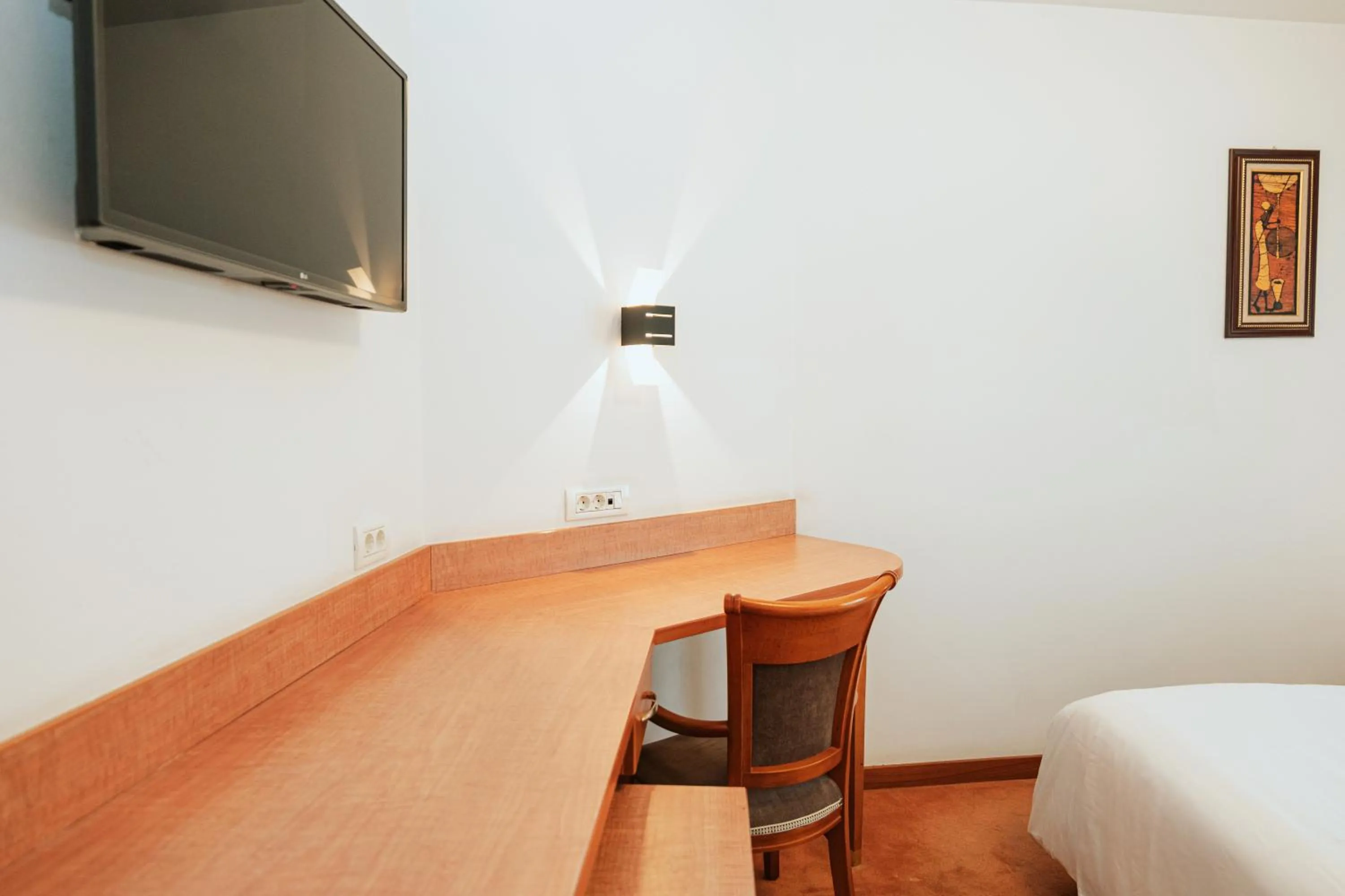 Bedroom, Bed in Hotel Duke Romana City Center