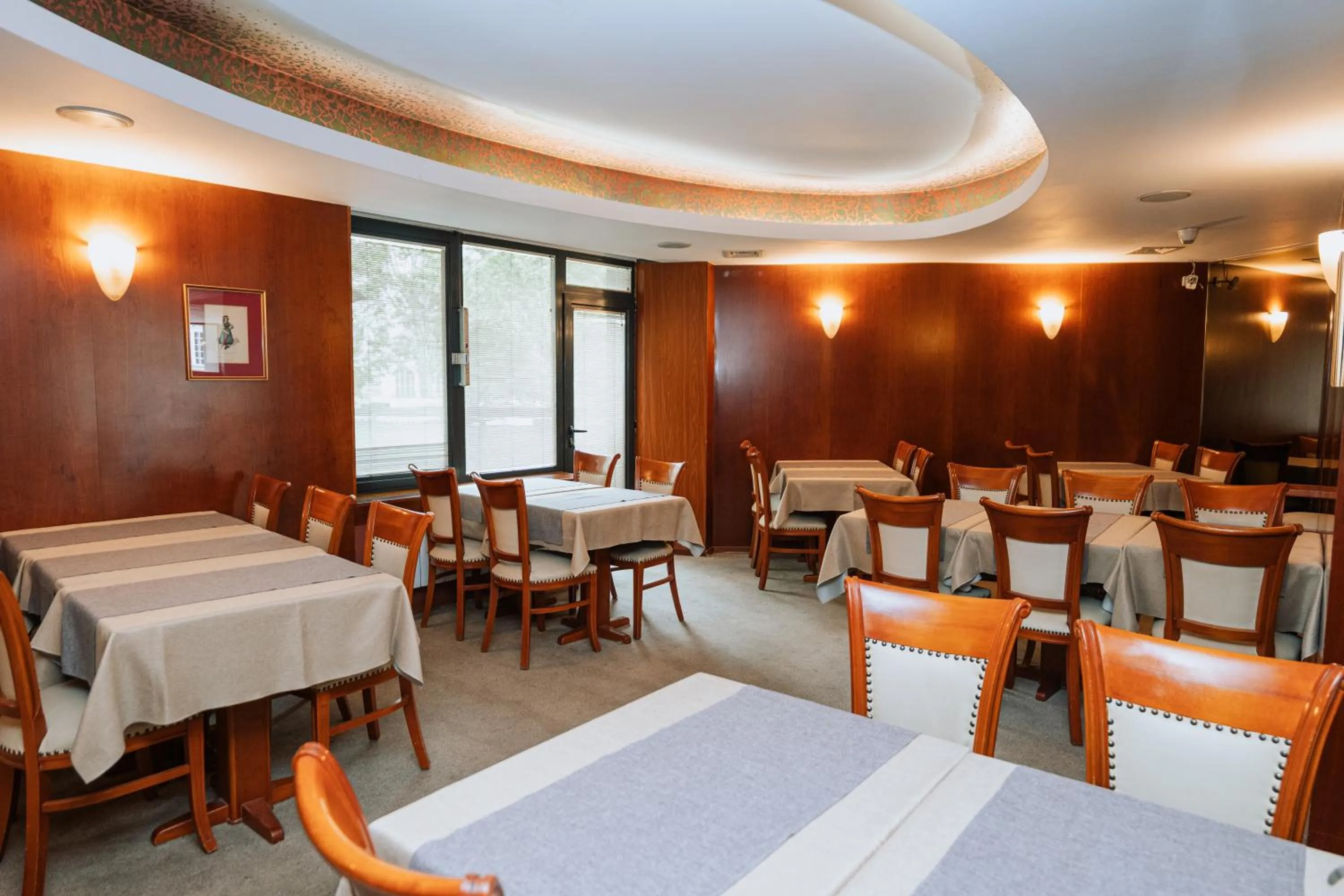 Seating area in Hotel Duke Romana City Center