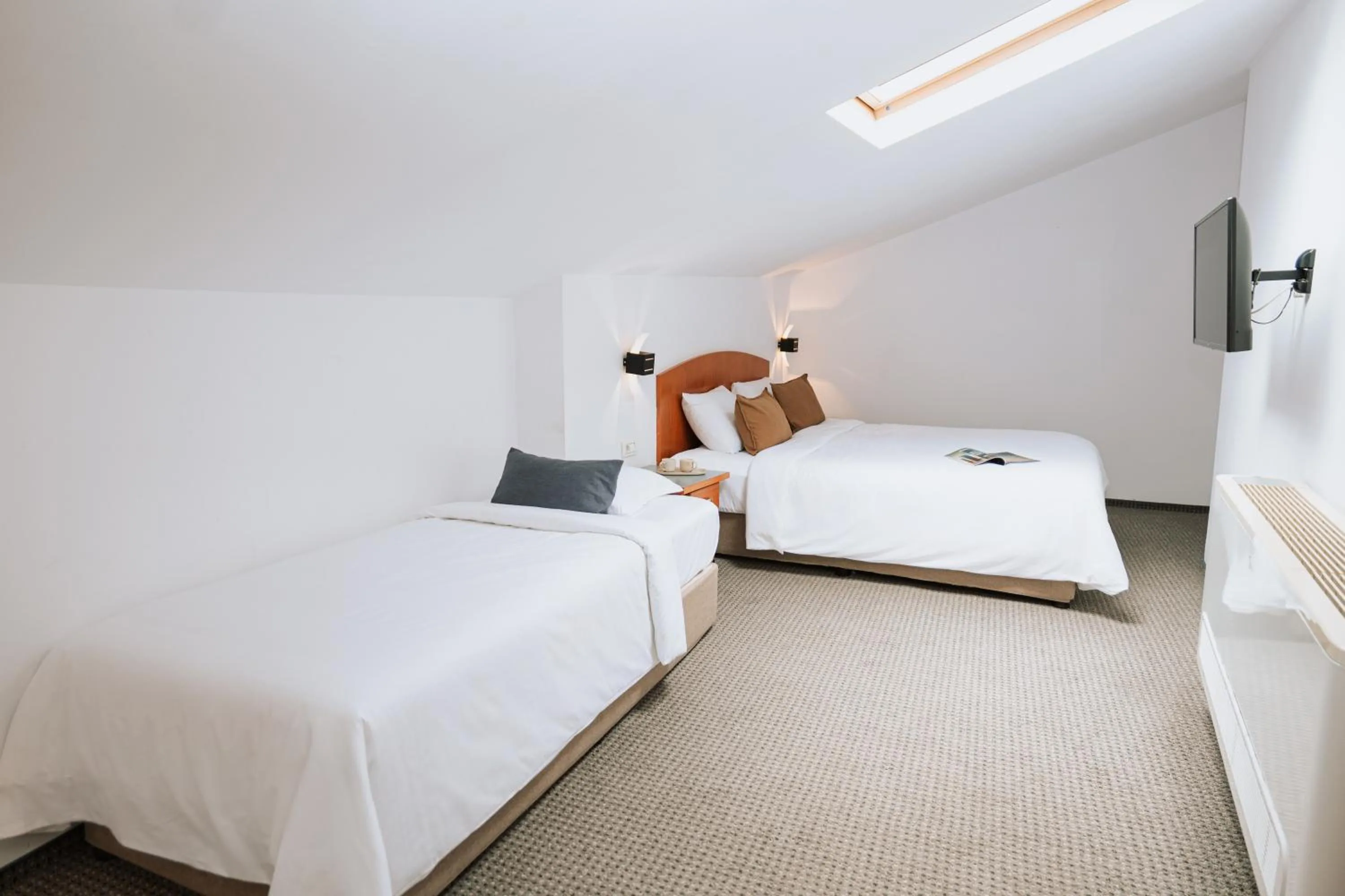 Bedroom, Bed in Hotel Duke Romana City Center