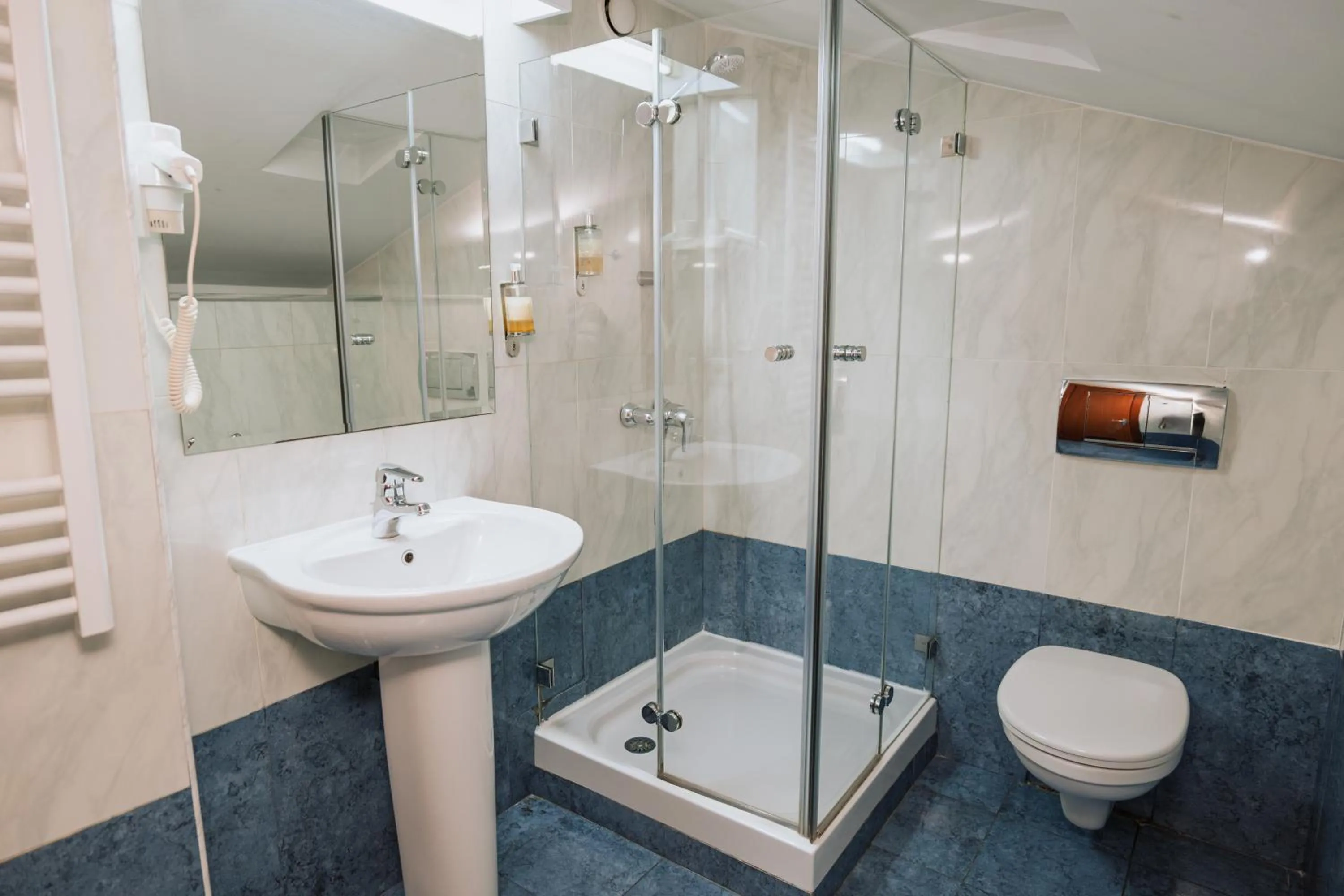 Bathroom in Hotel Duke Romana City Center