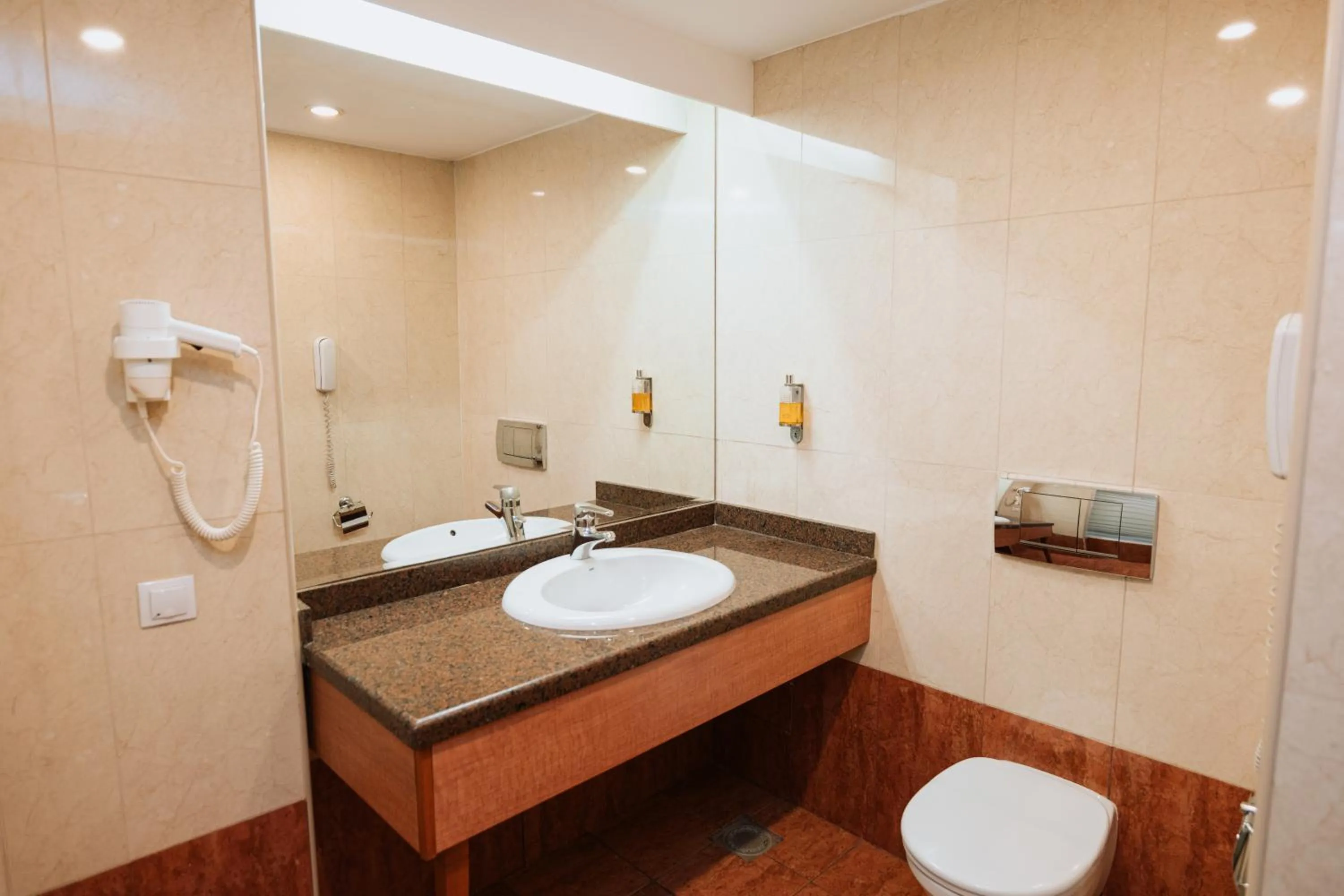Bathroom in Hotel Duke Romana City Center