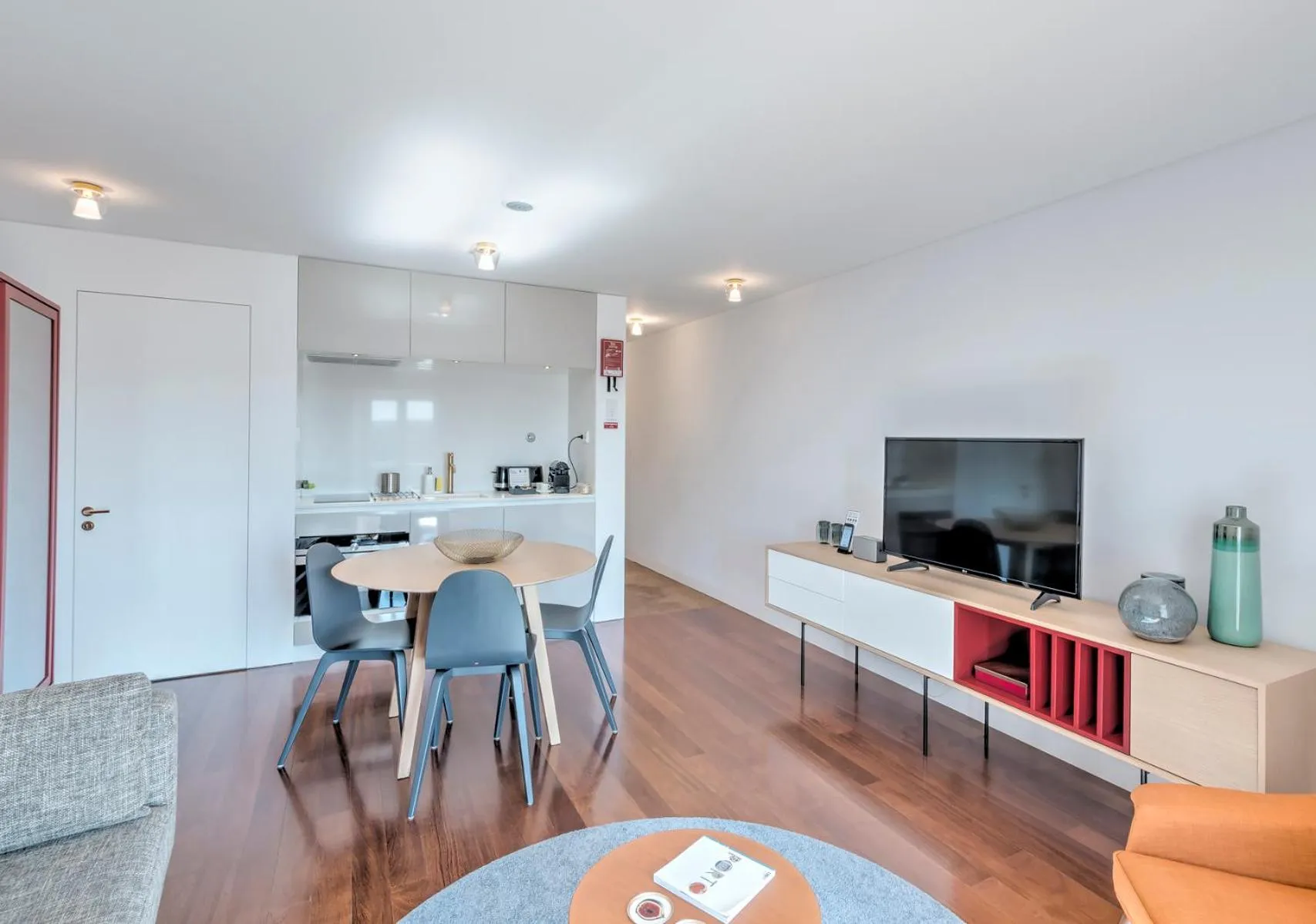 Kitchen or kitchenette in Oporto Street das Aldas - River View