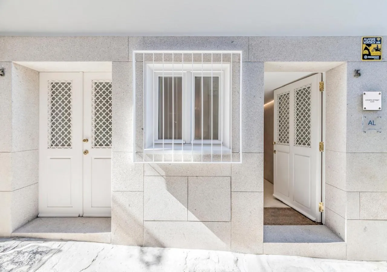 Facade/entrance in Oporto Street das Aldas - River View