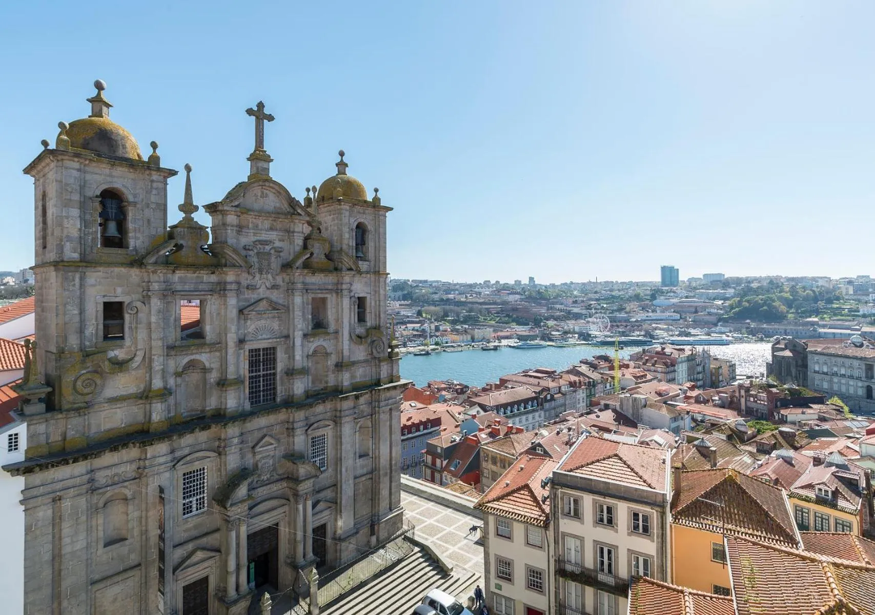 City view in Oporto Street das Aldas - River View