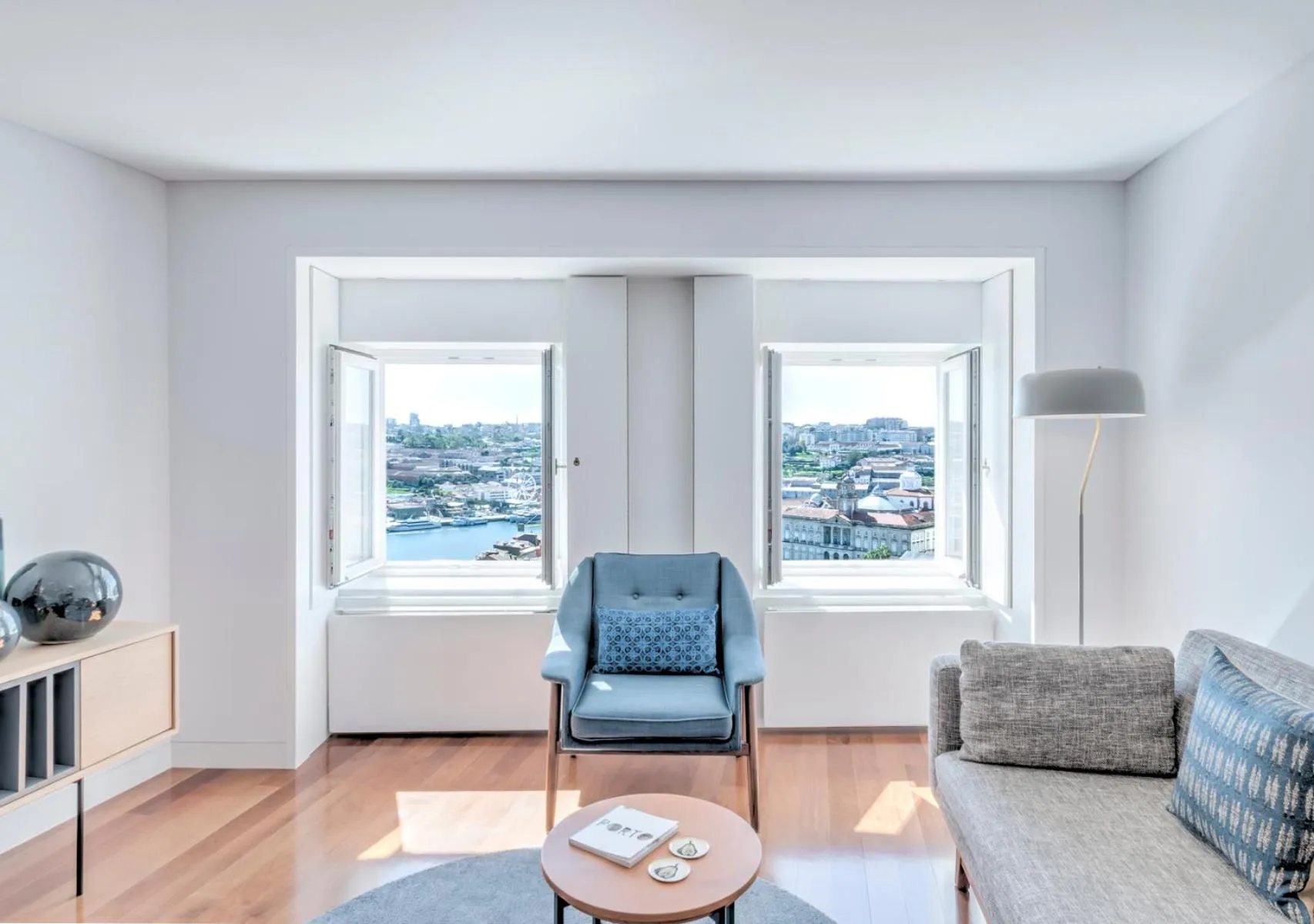 Living room in Oporto Street das Aldas - River View