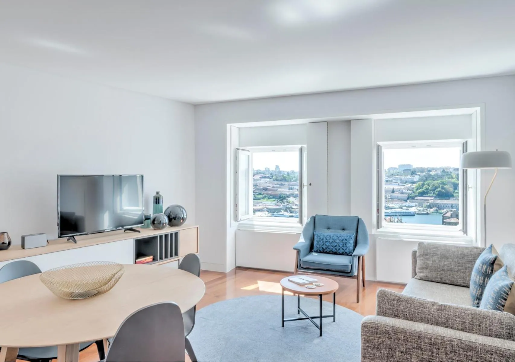 Living room in Oporto Street das Aldas - River View