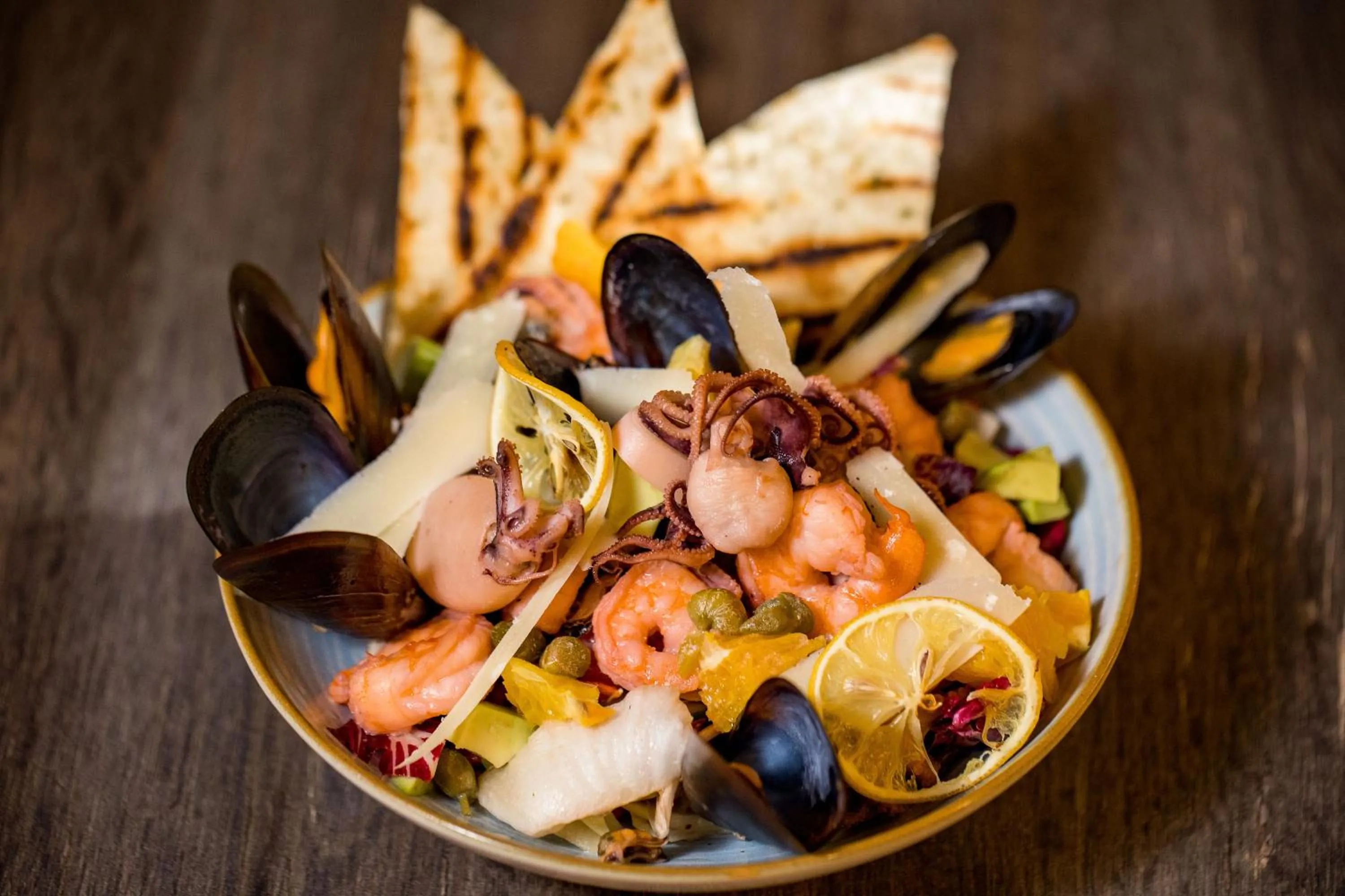 Restaurant/places to eat in Samaa Hotel