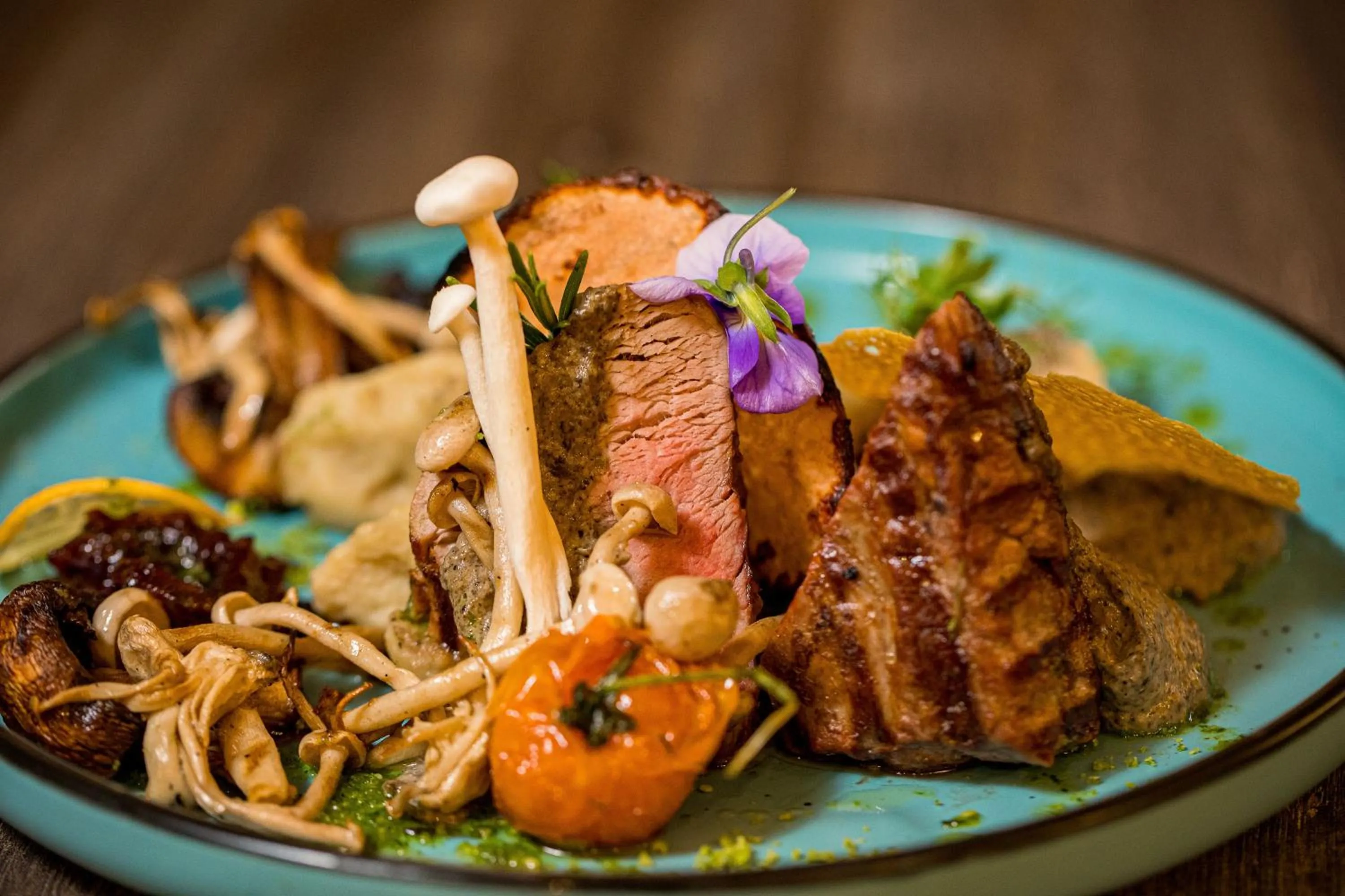 Restaurant/places to eat in Samaa Hotel