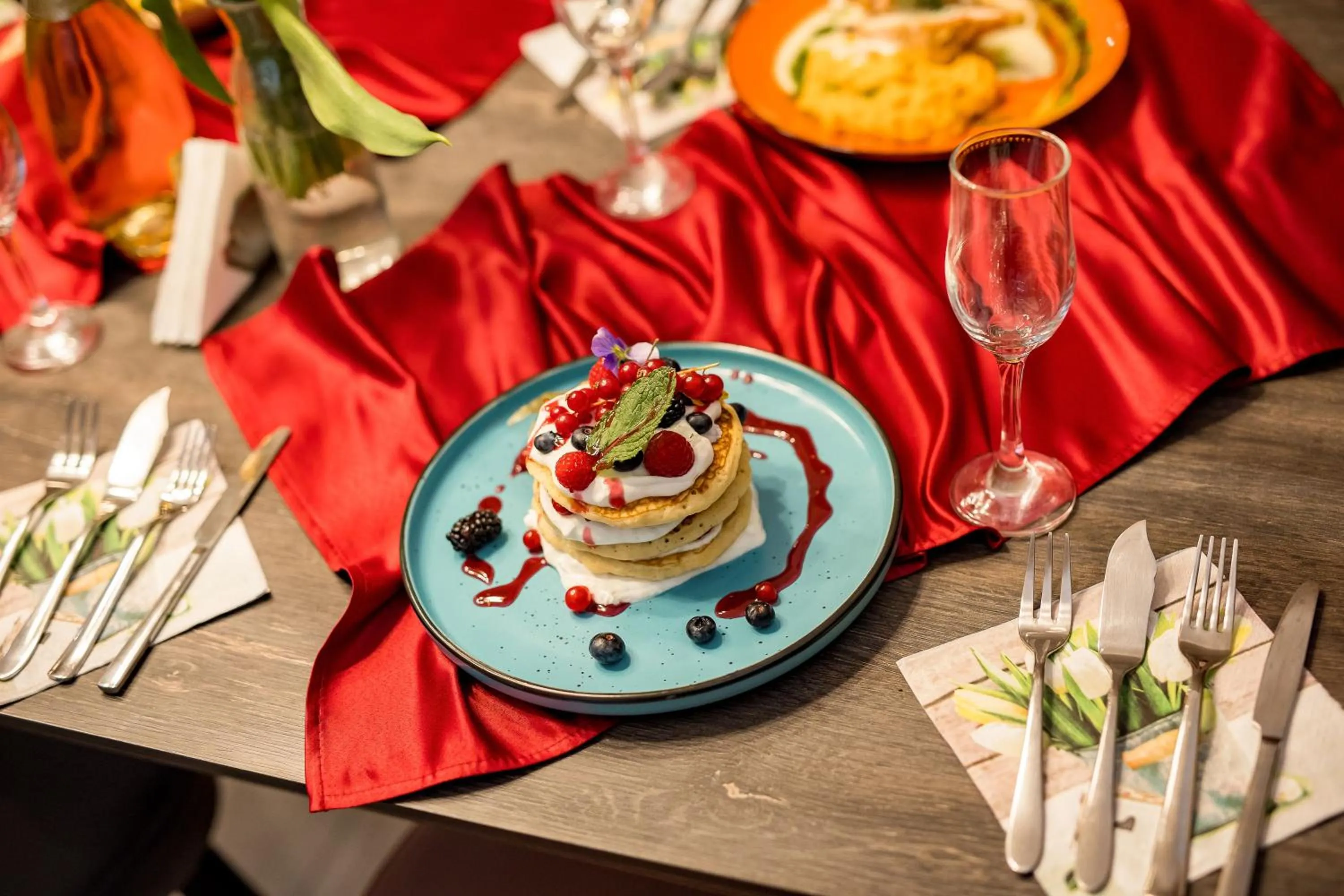 Restaurant/places to eat in Samaa Hotel