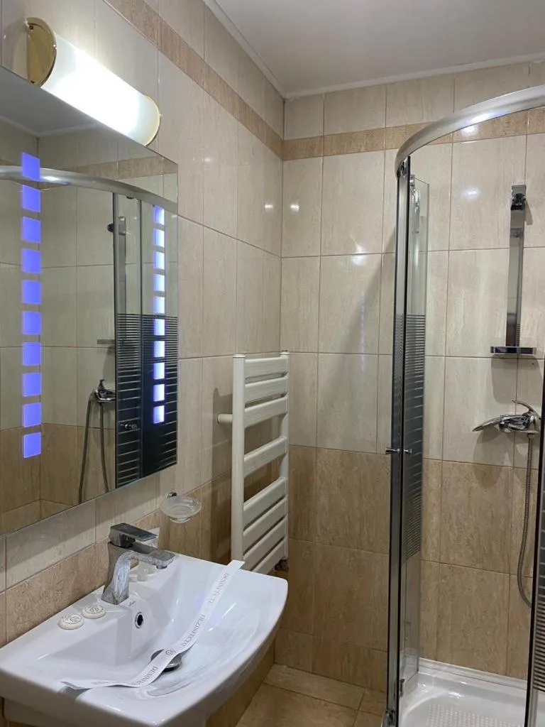 Bathroom in Samaa Hotel