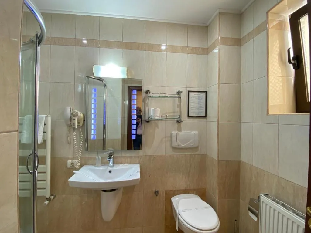 Bathroom in Samaa Hotel