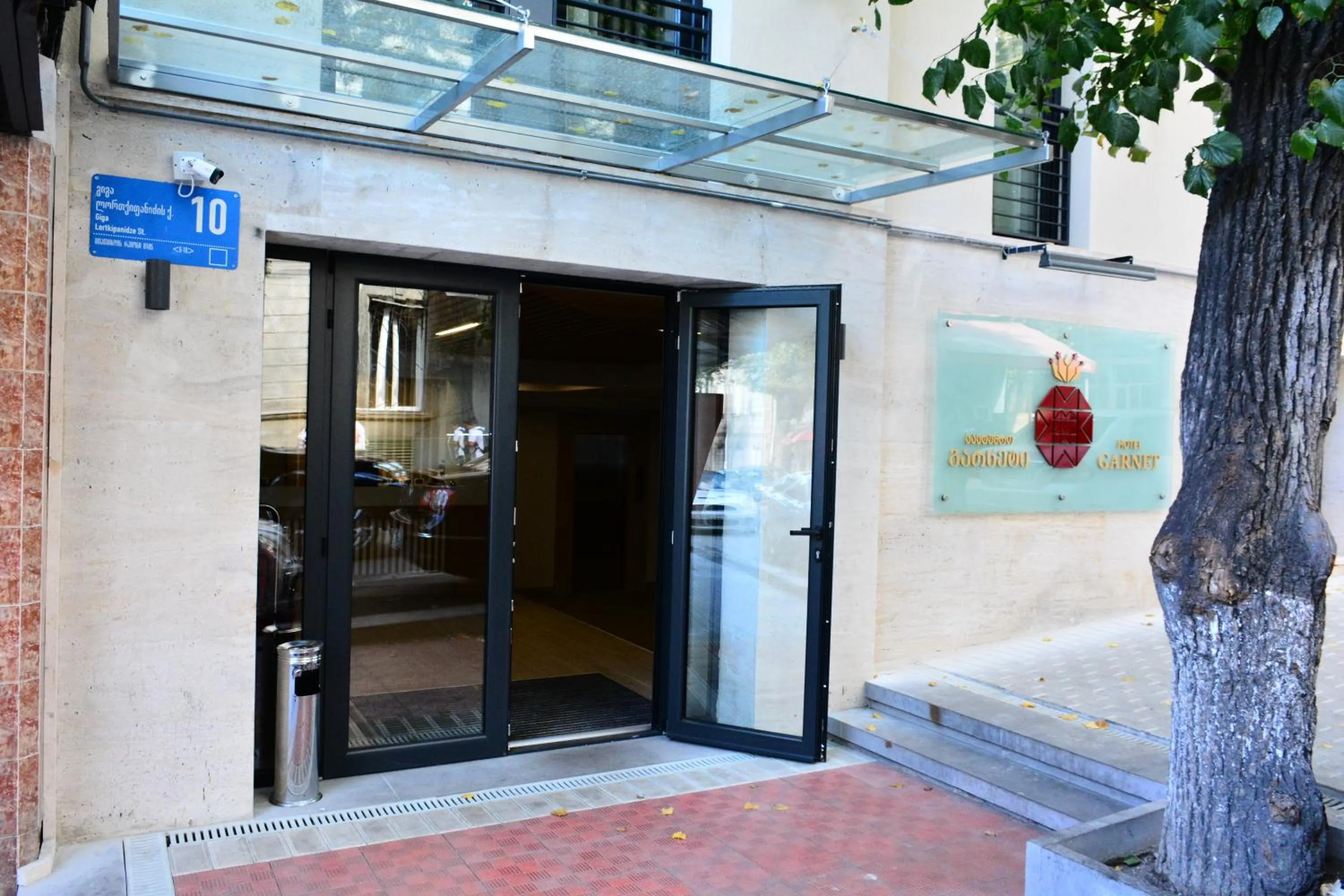 Facade/entrance in Hotel Garnet Tbilisi