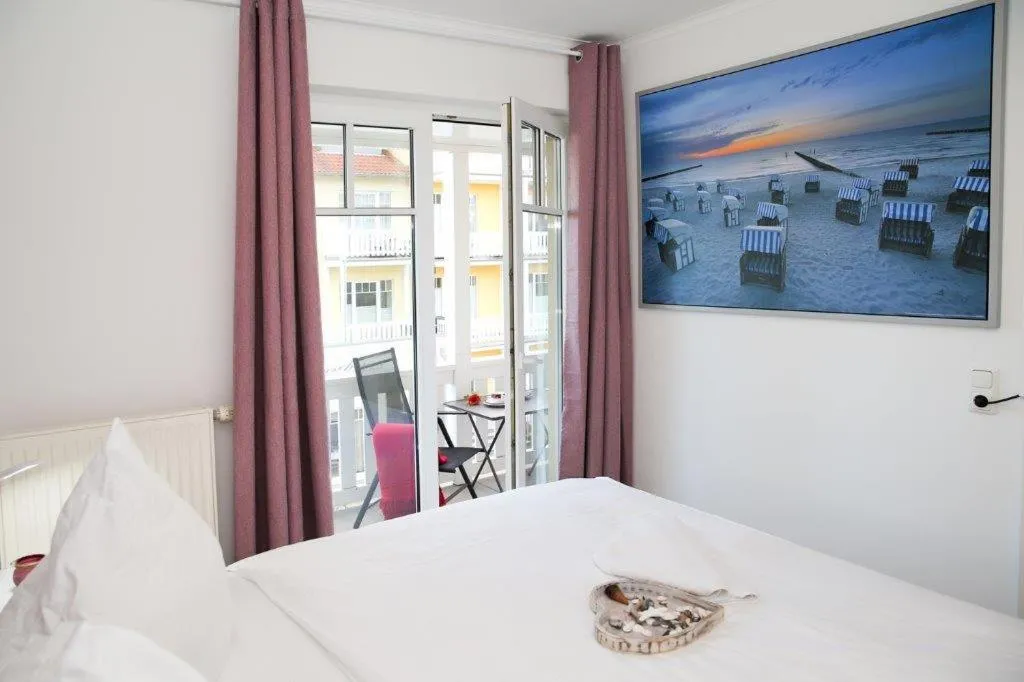Property building, Bed in Strandschlösschen Appartement 19