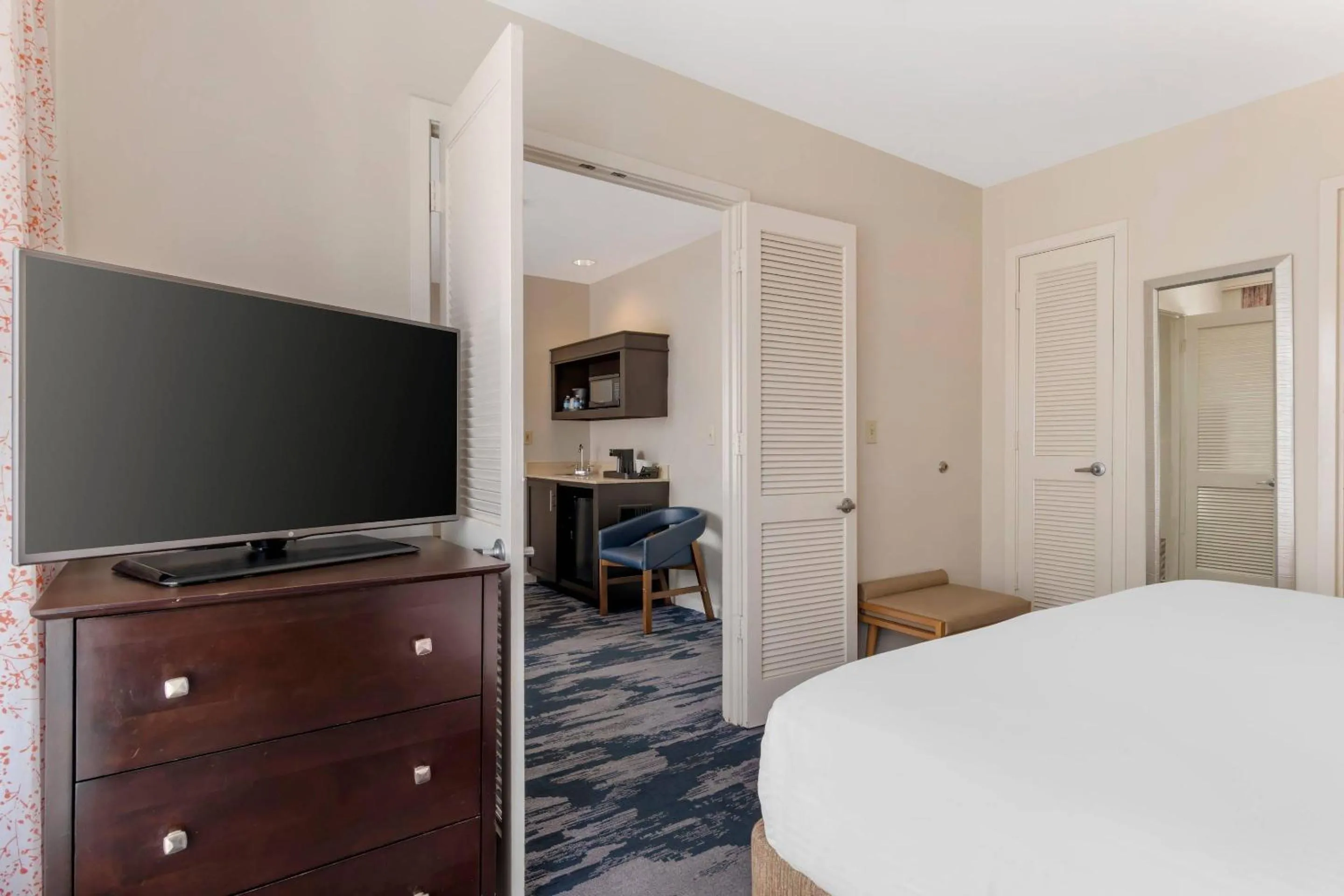 Bedroom, Bed in The Connally Hotel Downtown Atlanta, an Ascend Collection Hotel