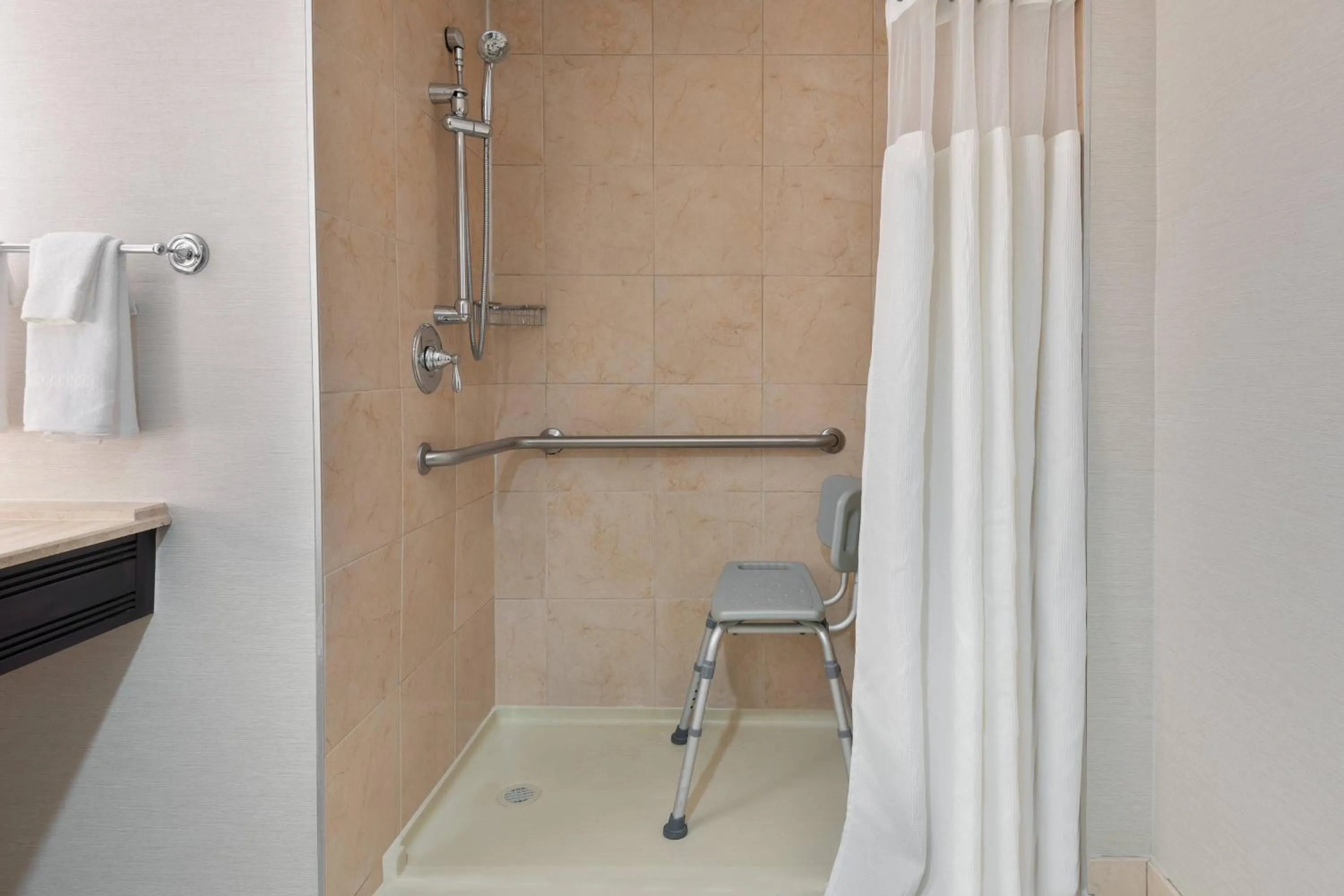 Bathroom in The Connally Hotel Downtown Atlanta, an Ascend Collection Hotel