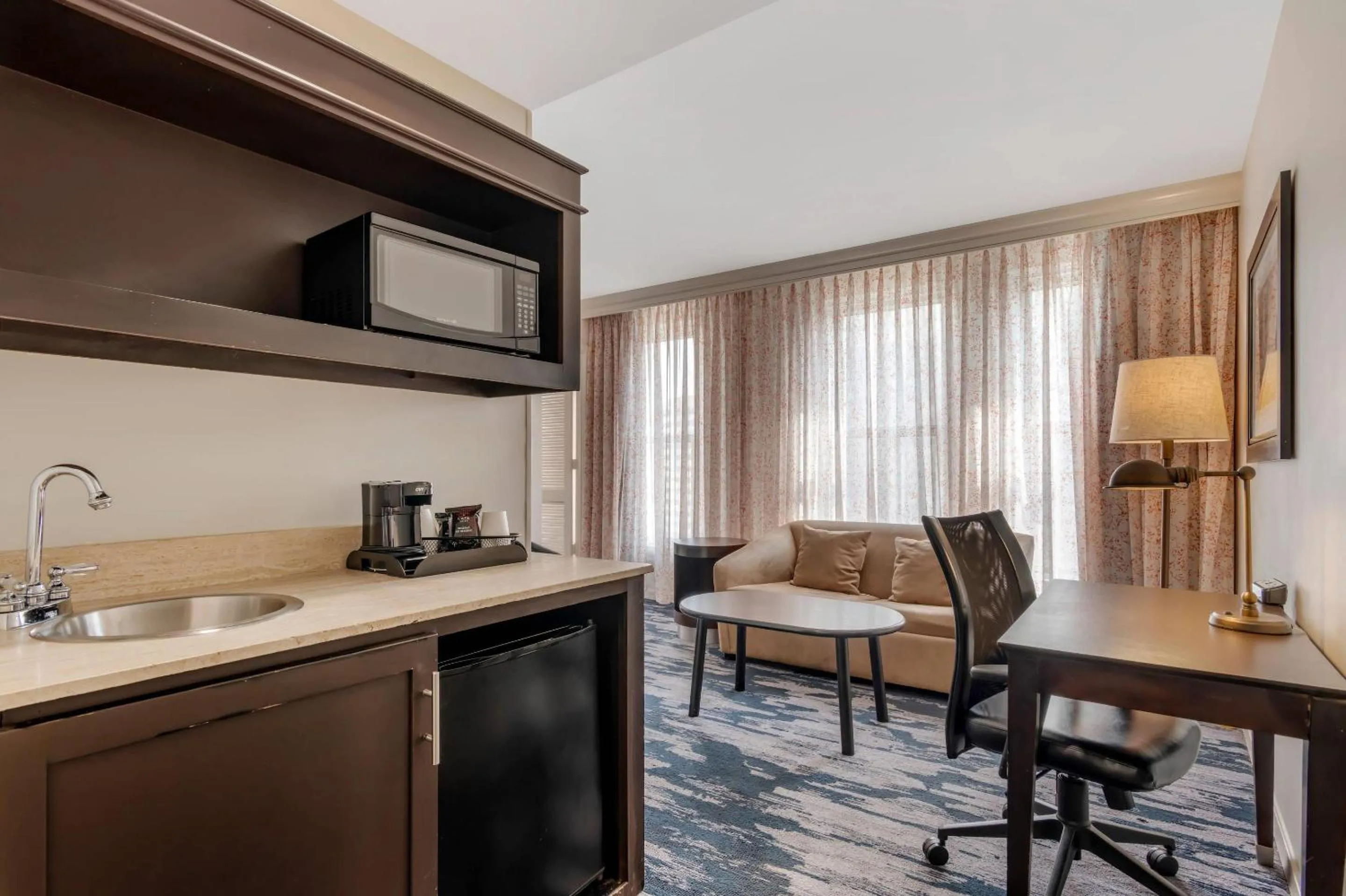 Bedroom in The Connally Hotel Downtown Atlanta, an Ascend Collection Hotel