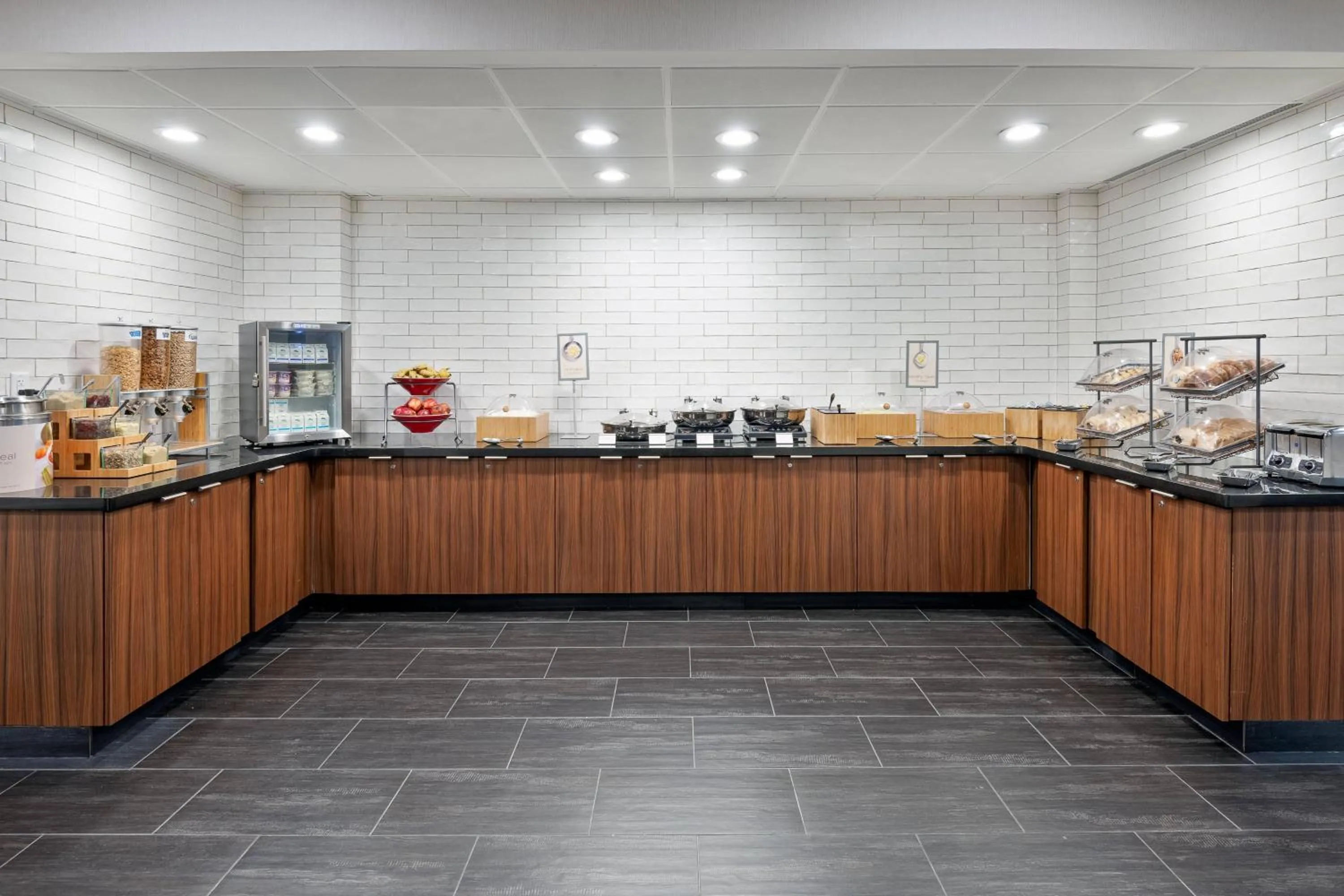 Breakfast in The Connally Hotel Downtown Atlanta, an Ascend Collection Hotel