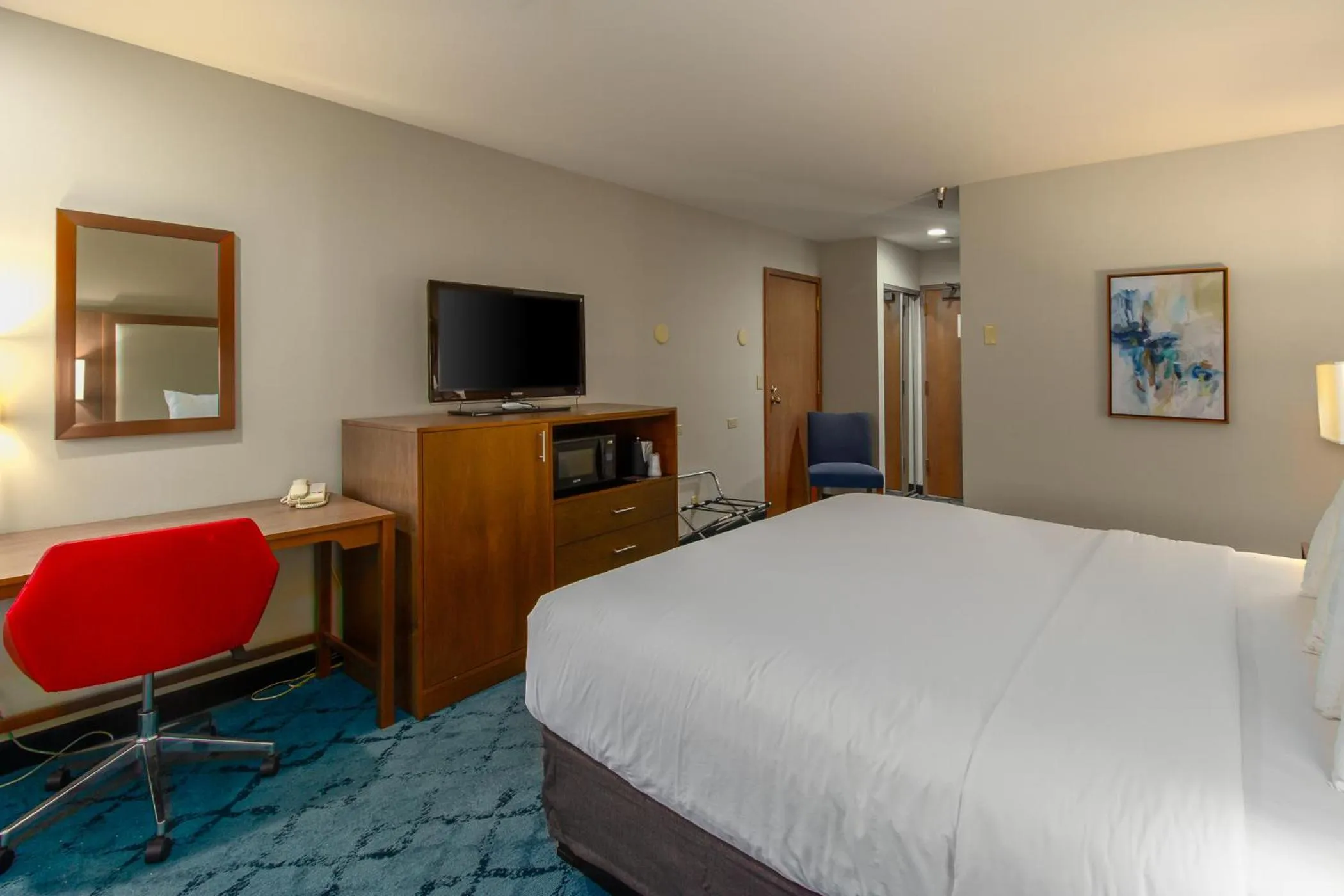 Photo of the whole room, Bed in Red Lion Templin's Hotel on the River