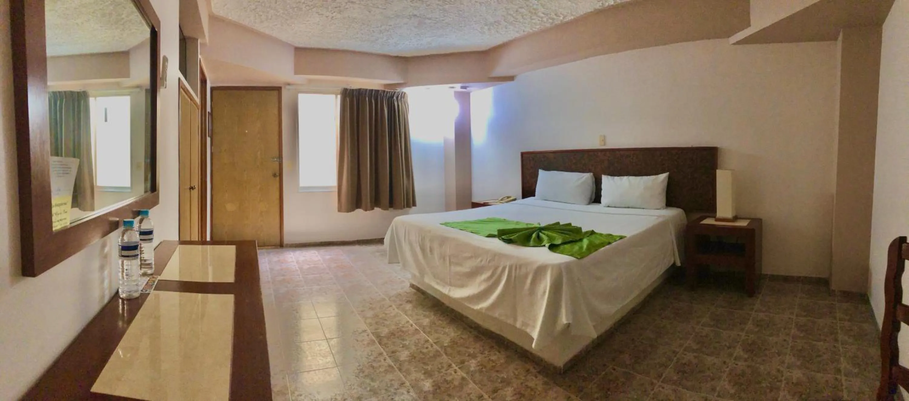 Bed in Hotel del Camino Real