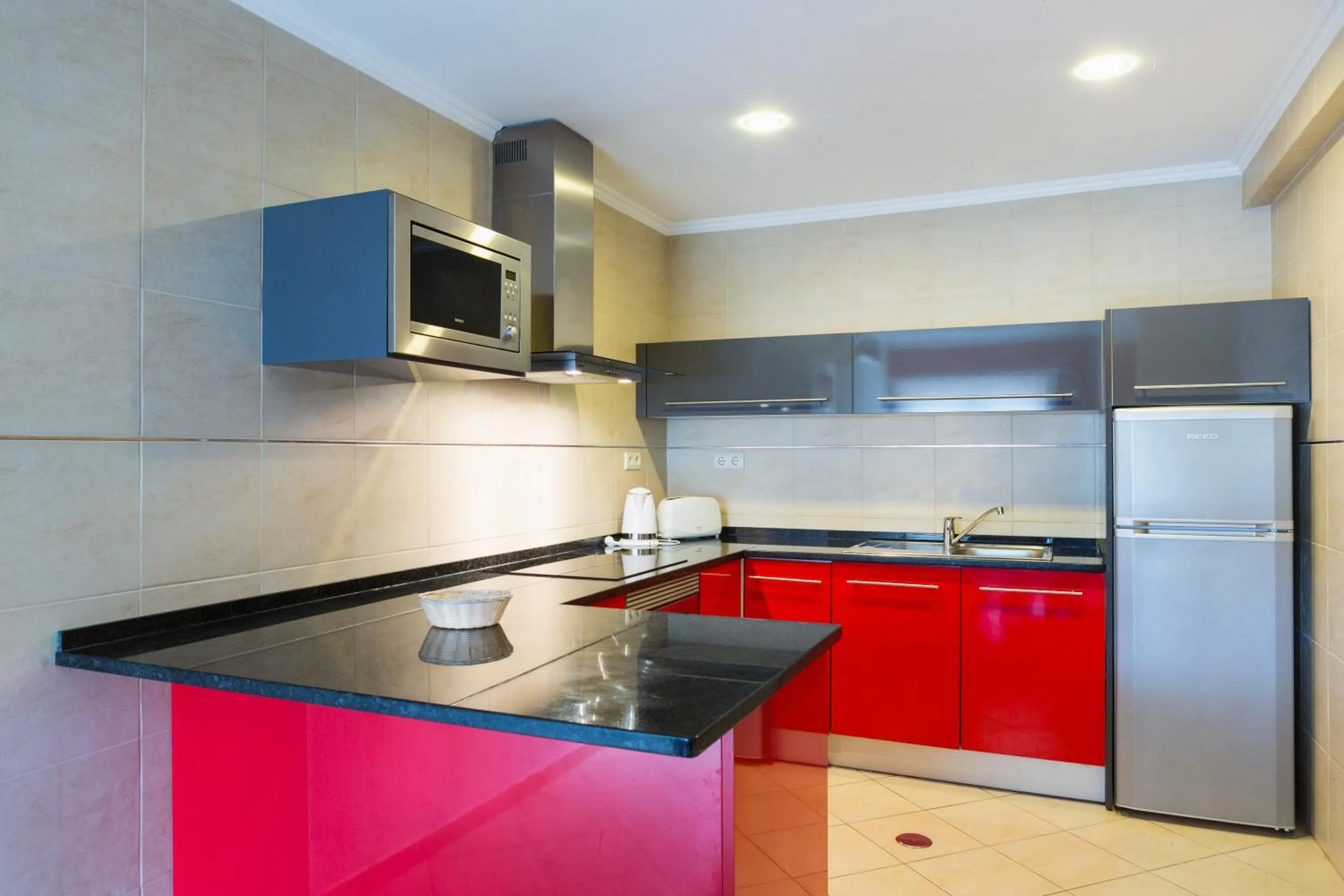 Kitchen or kitchenette in Parque Mourabel, Oásis Village & Pé do Lago