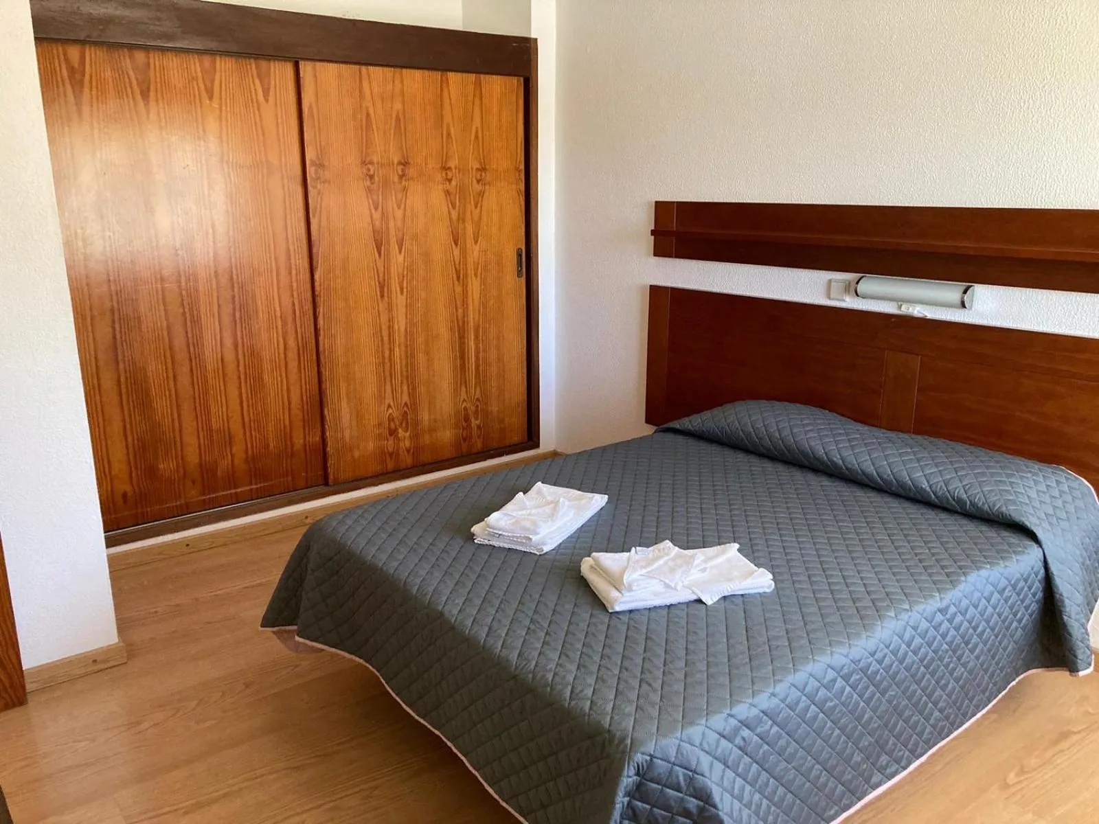 Bedroom, Bed in Parque Mourabel, Oásis Village & Pé do Lago