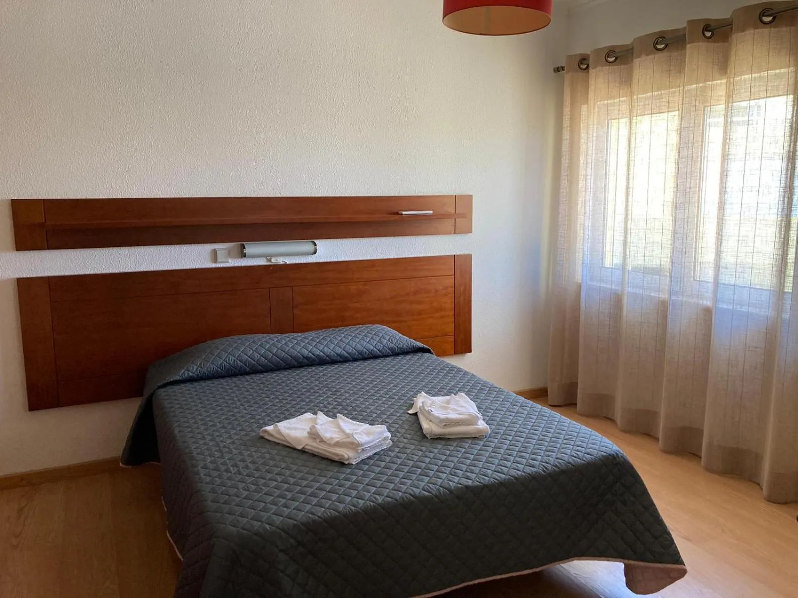 Bedroom, Bed in Parque Mourabel, Oásis Village & Pé do Lago