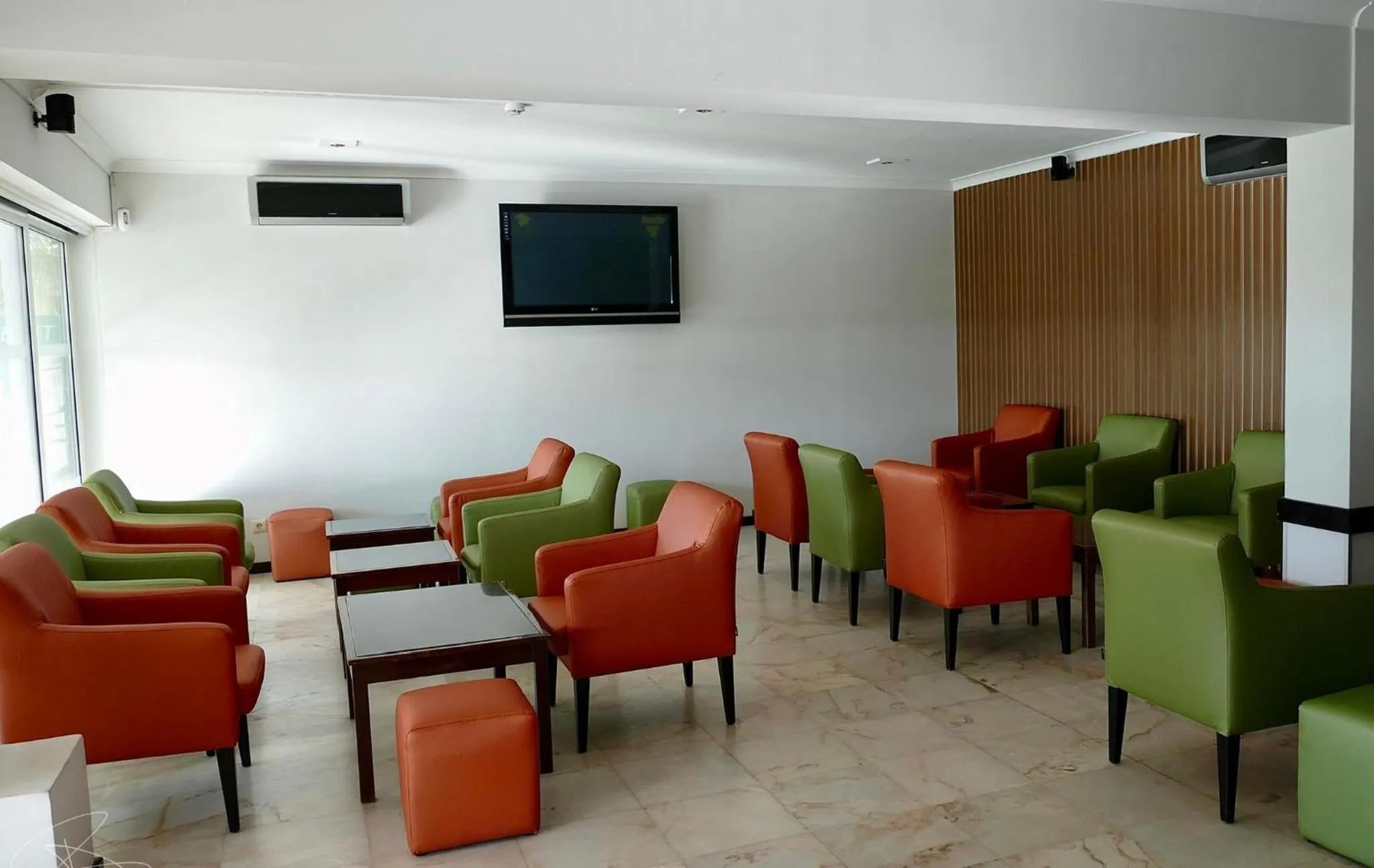 Lounge or bar in Parque Mourabel, Oásis Village & Pé do Lago