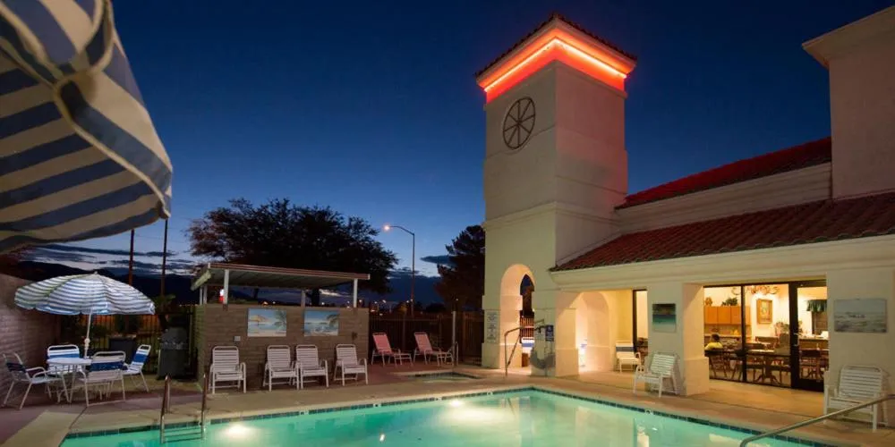Swimming pool in Gateway Studio Suites